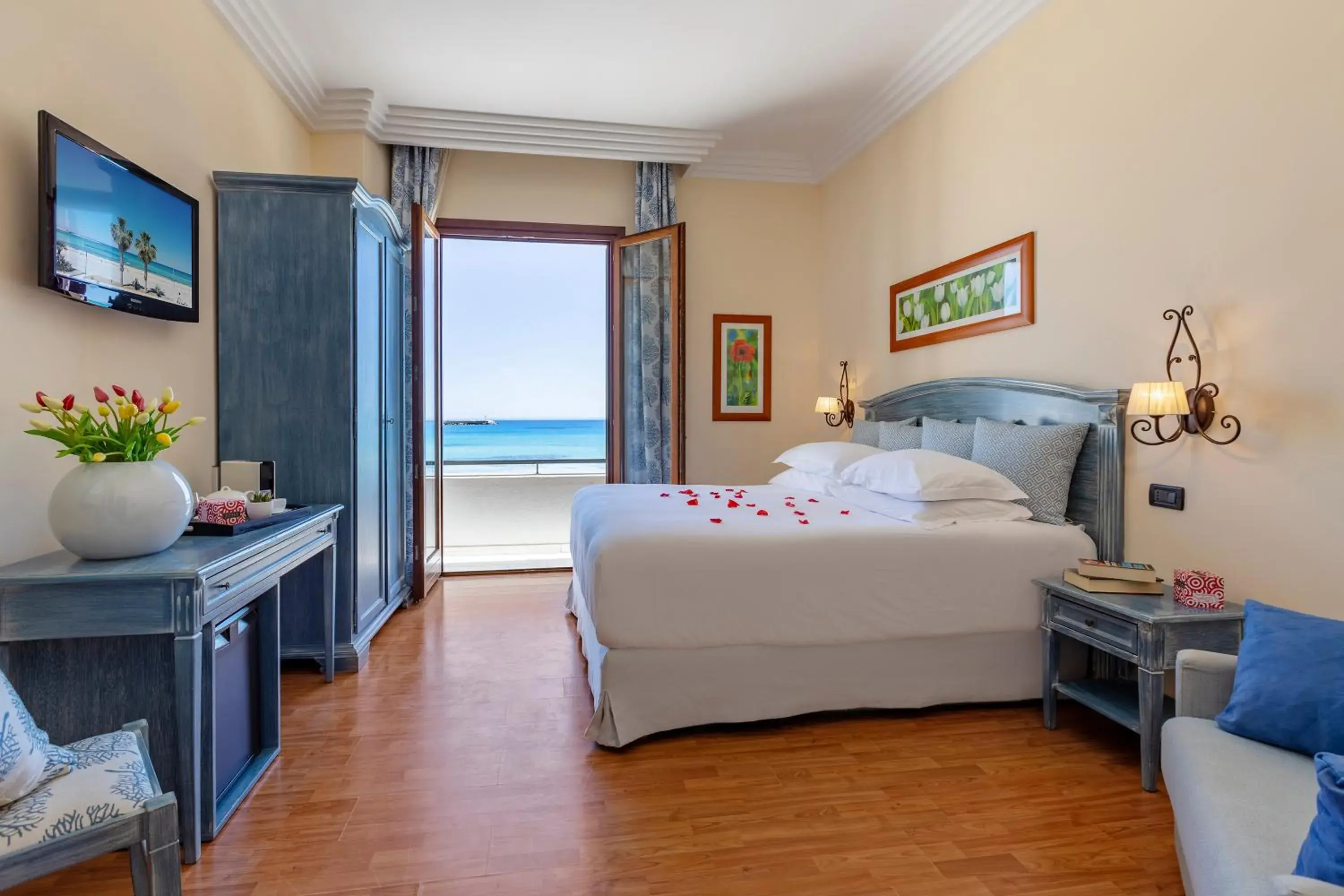 Photo of the whole room, Bed in Mira Spiaggia Photo of the whole room, Bed in Mira Spiaggia