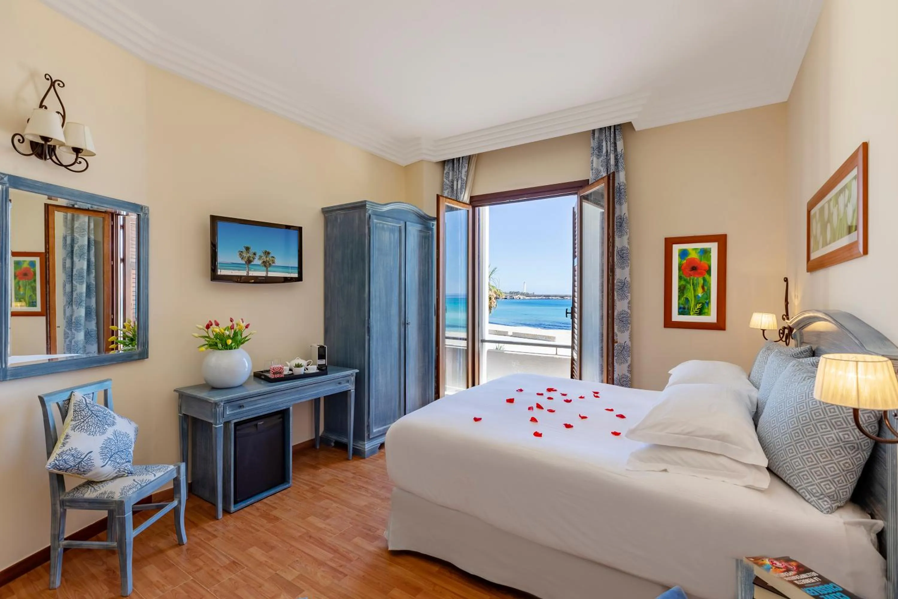 Photo of the whole room, Bed in Mira Spiaggia