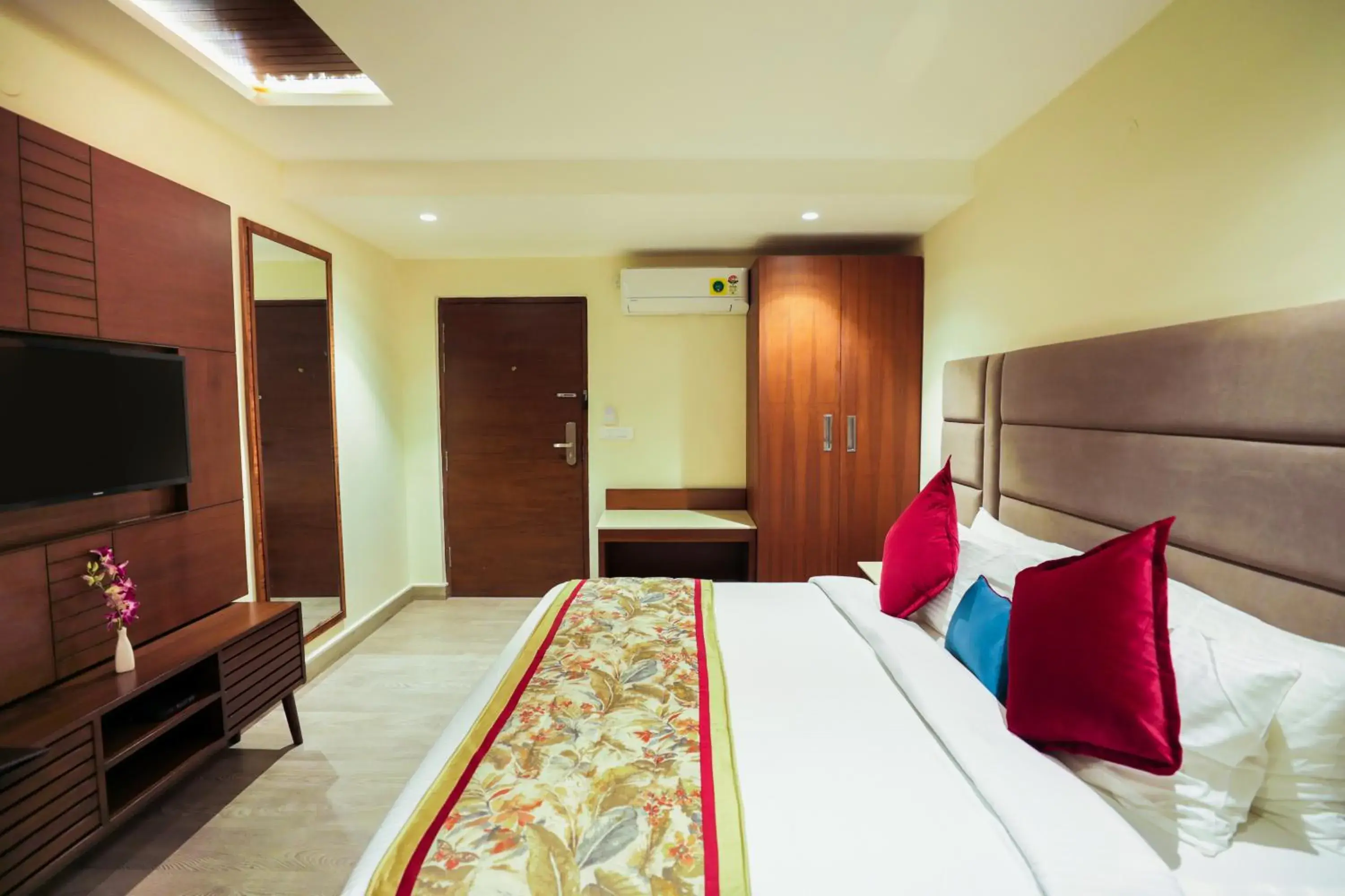 Photo of the whole room in Regenta Hilltop Shimla Photo of the whole room in Regenta Hilltop Shimla