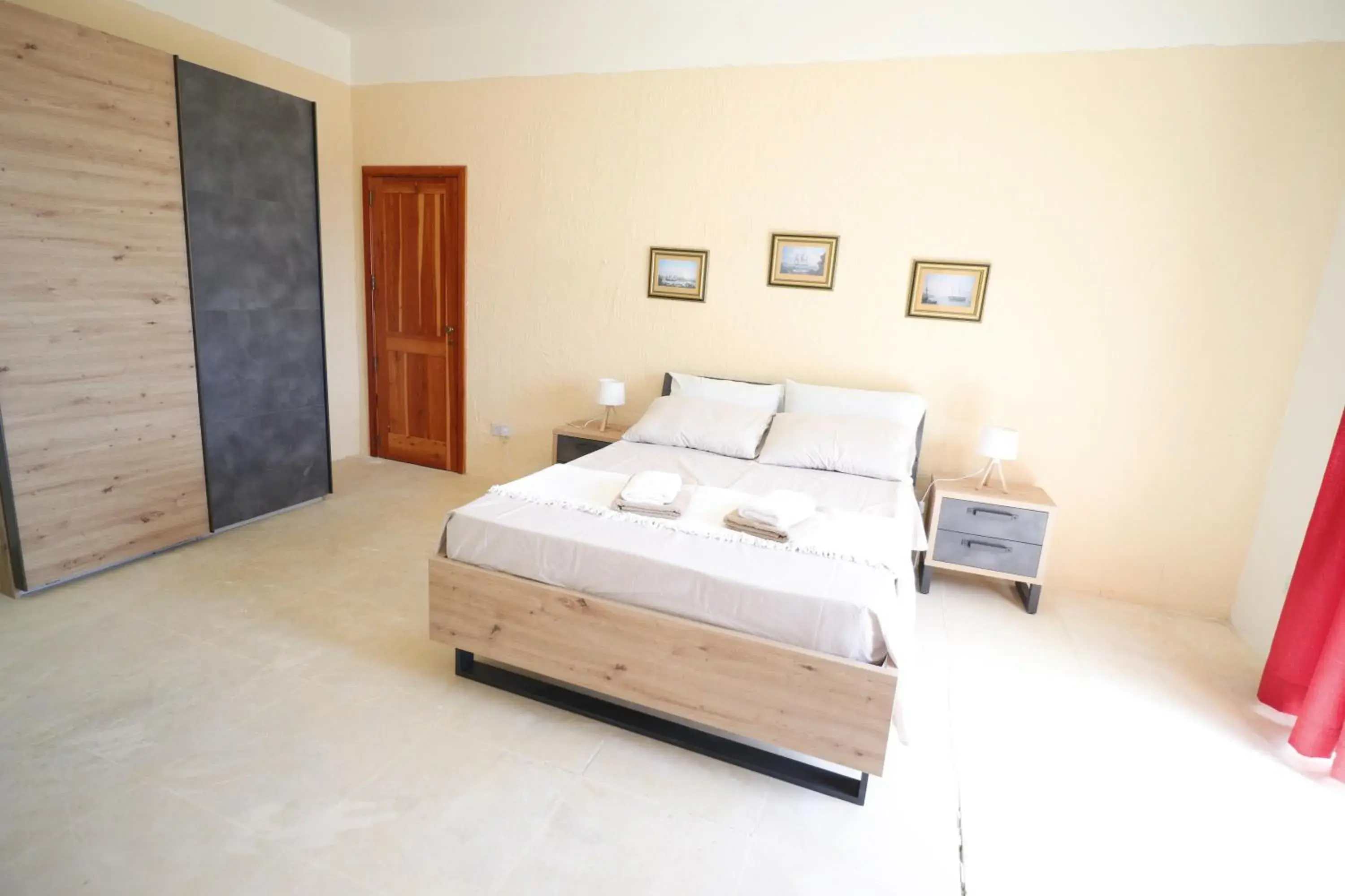 Deluxe Double Room with Balcony - single occupancy in Villa Serenity B&B Deluxe Double Room with Balcony - single occupancy in Villa Serenity B&B