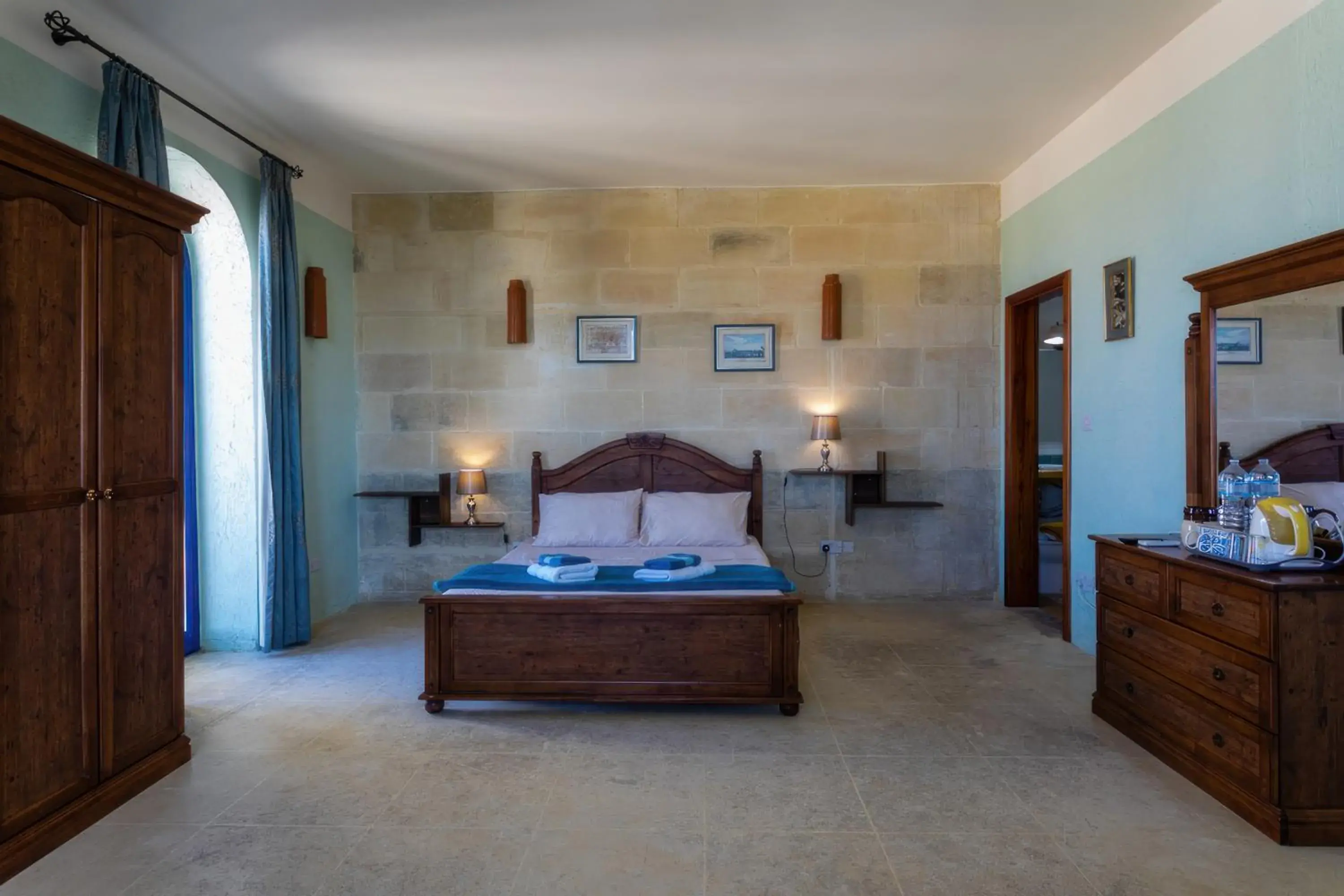 Deluxe Queen Room - single occupancy in Villa Serenity B&B Deluxe Queen Room - single occupancy in Villa Serenity B&B