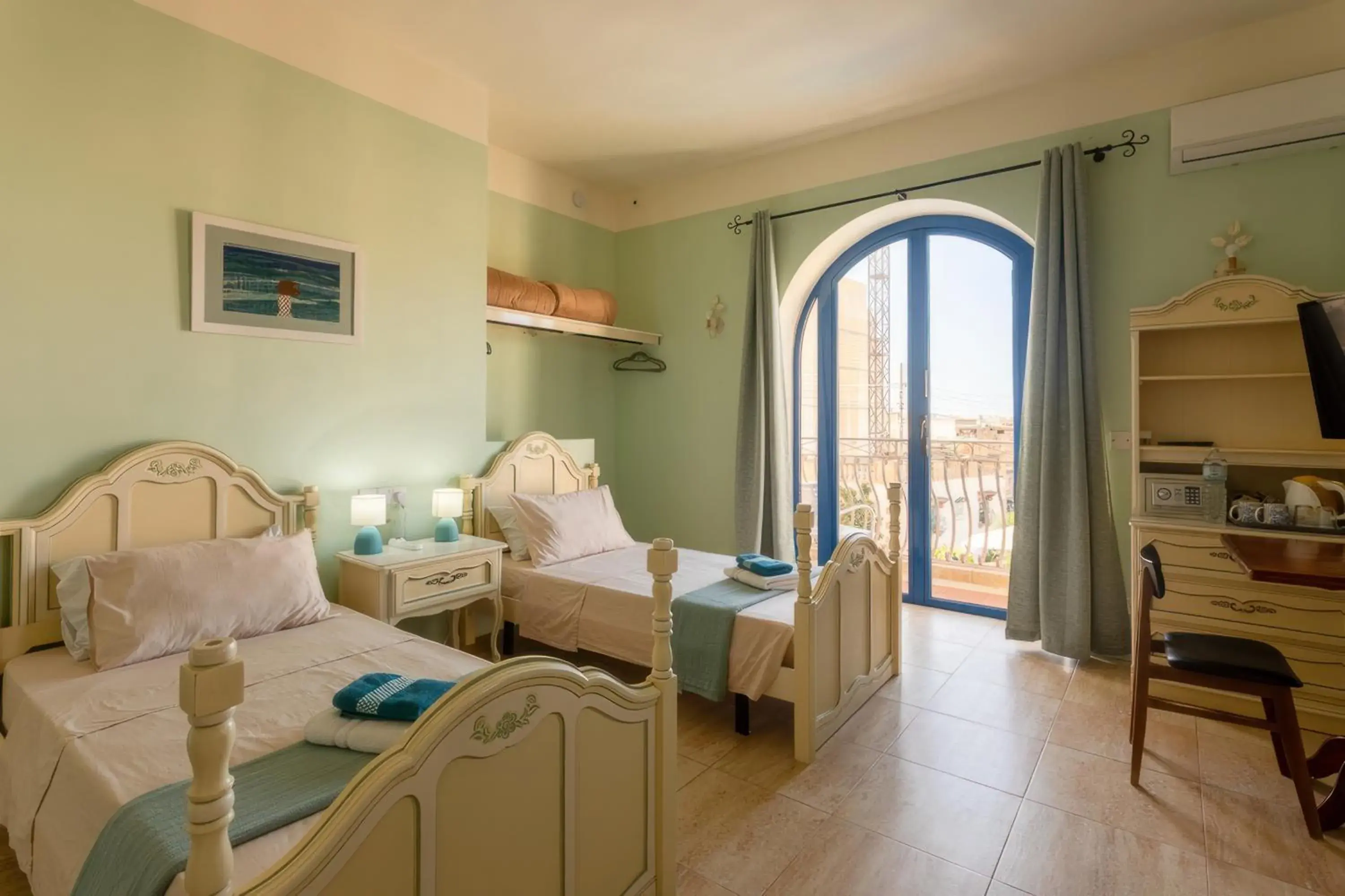 Deluxe Double or Twin Room - single occupancy in Villa Serenity B&B Deluxe Double or Twin Room - single occupancy in Villa Serenity B&B