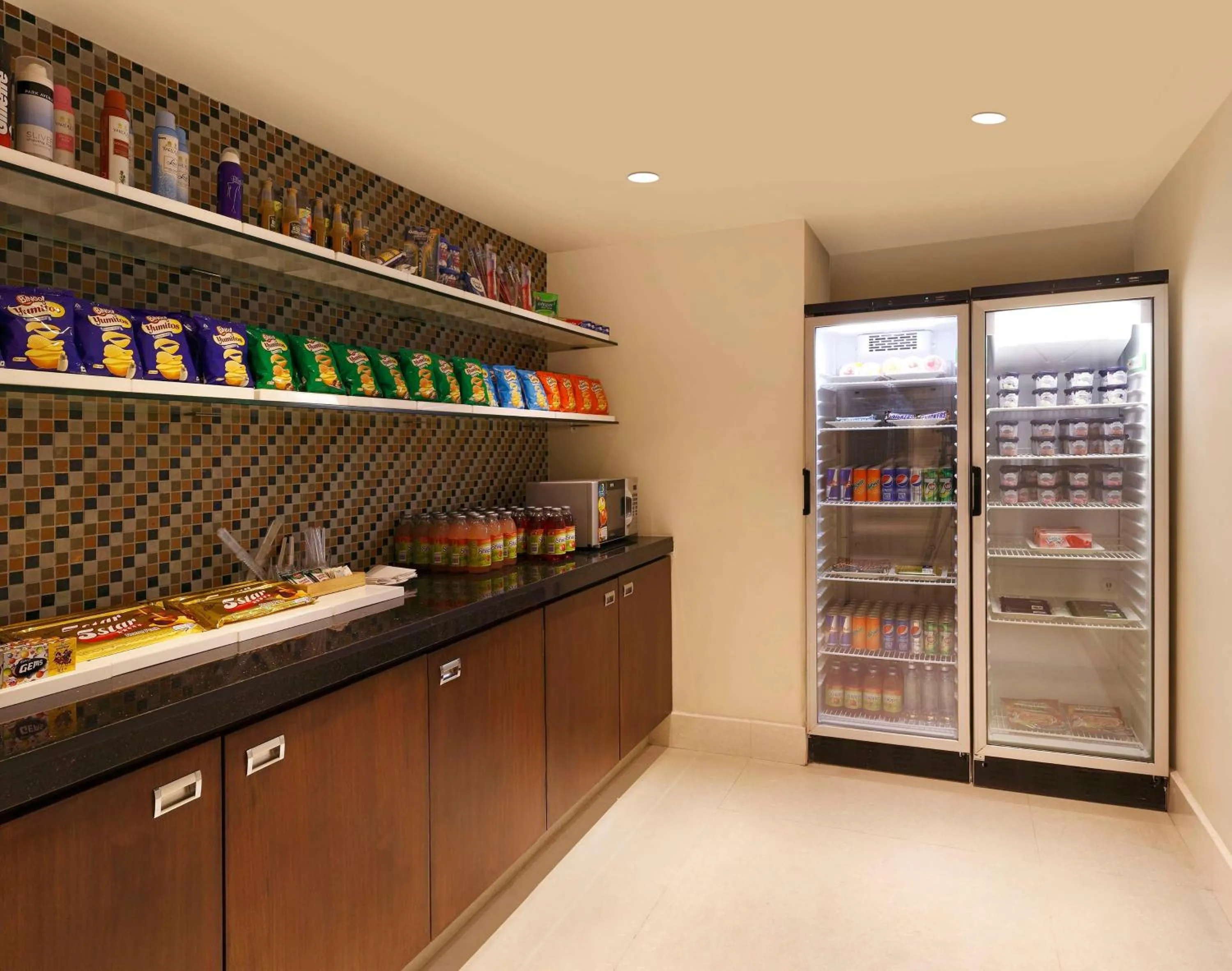 Restaurant/places to eat in Hilton Garden Inn, Trivandrum