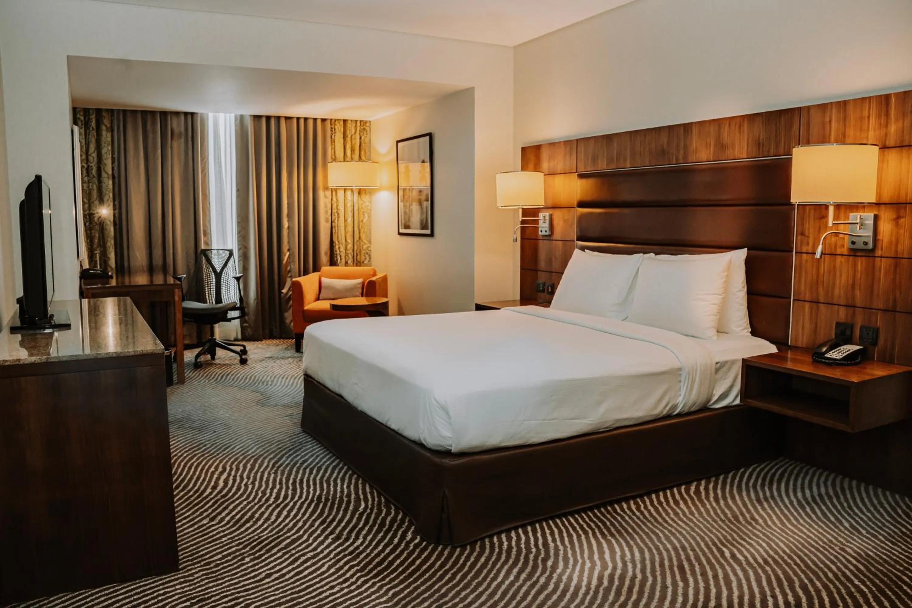 Bedroom, Bed in Hilton Garden Inn, Trivandrum