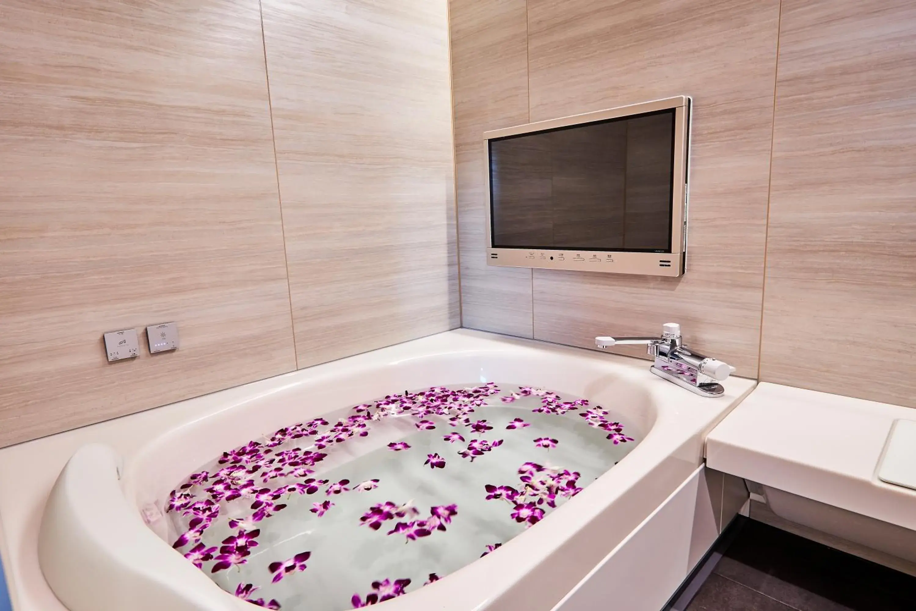 Bathroom in Hotel BaliAn Resort Shinjuku Glamping Bathroom in Hotel BaliAn Resort Shinjuku Glamping