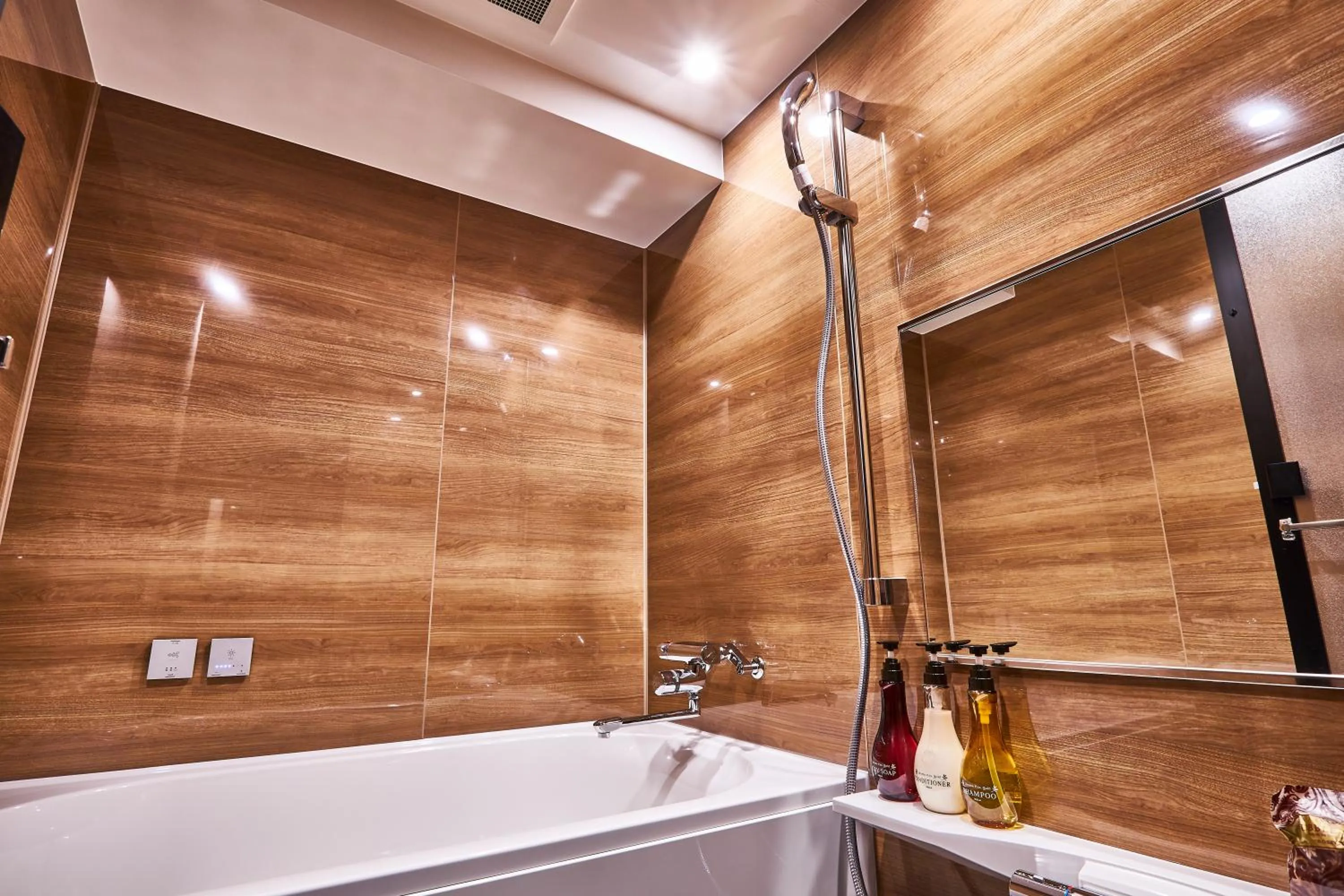 Shower in Hotel BaliAn Resort Shinjuku Glamping