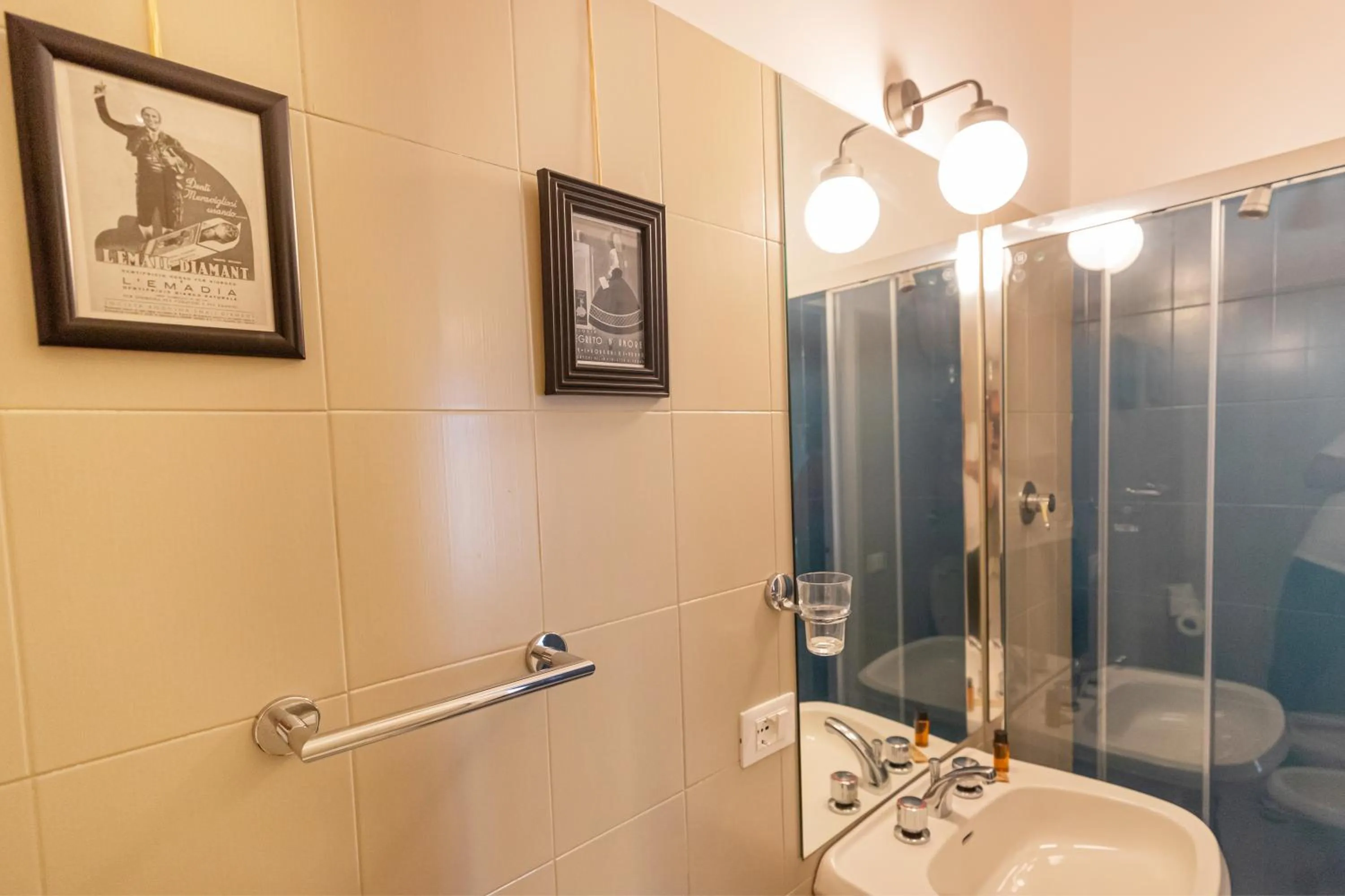 Shower in Locanda Tanè