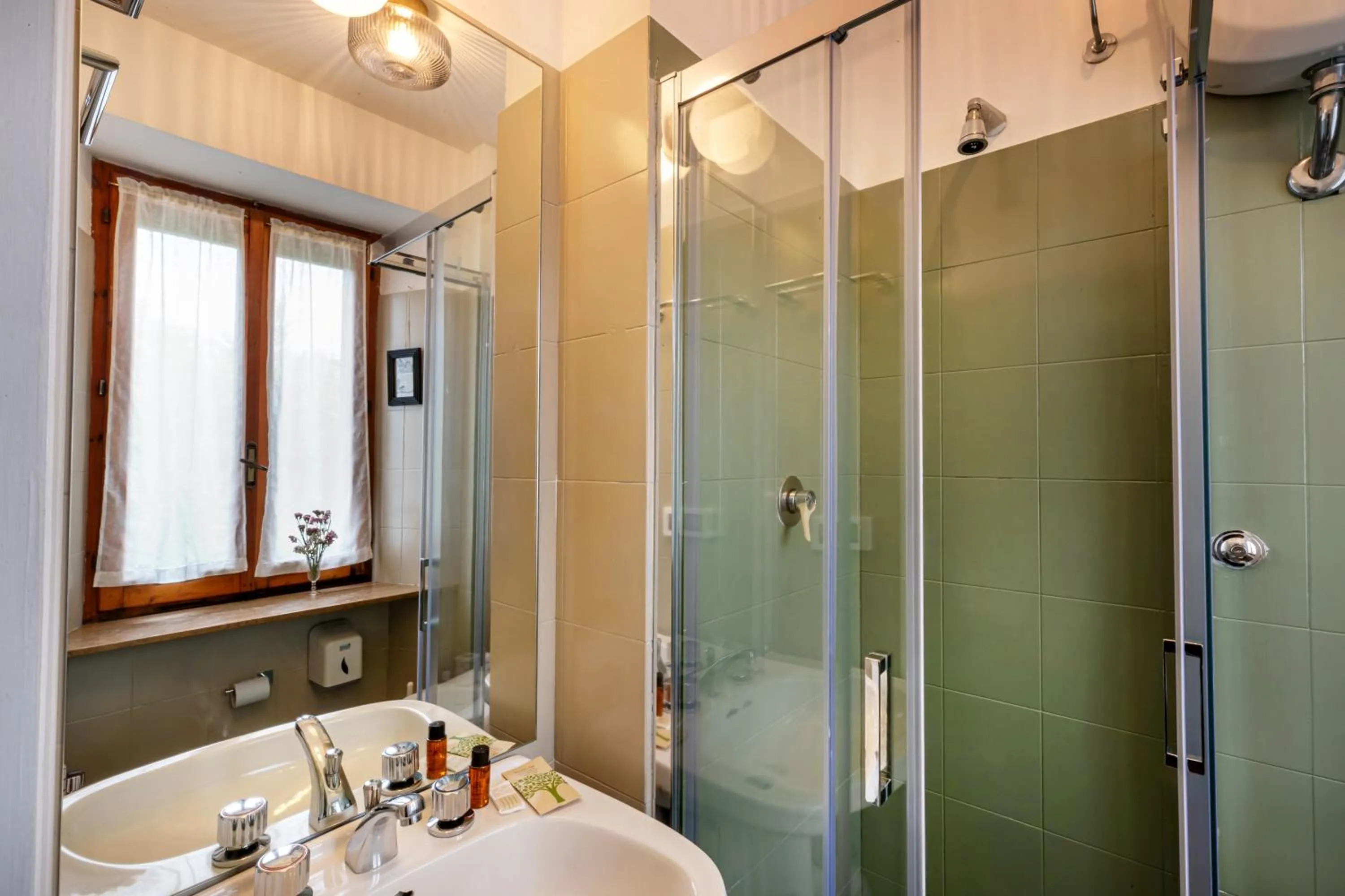 Shower in Locanda Tanè