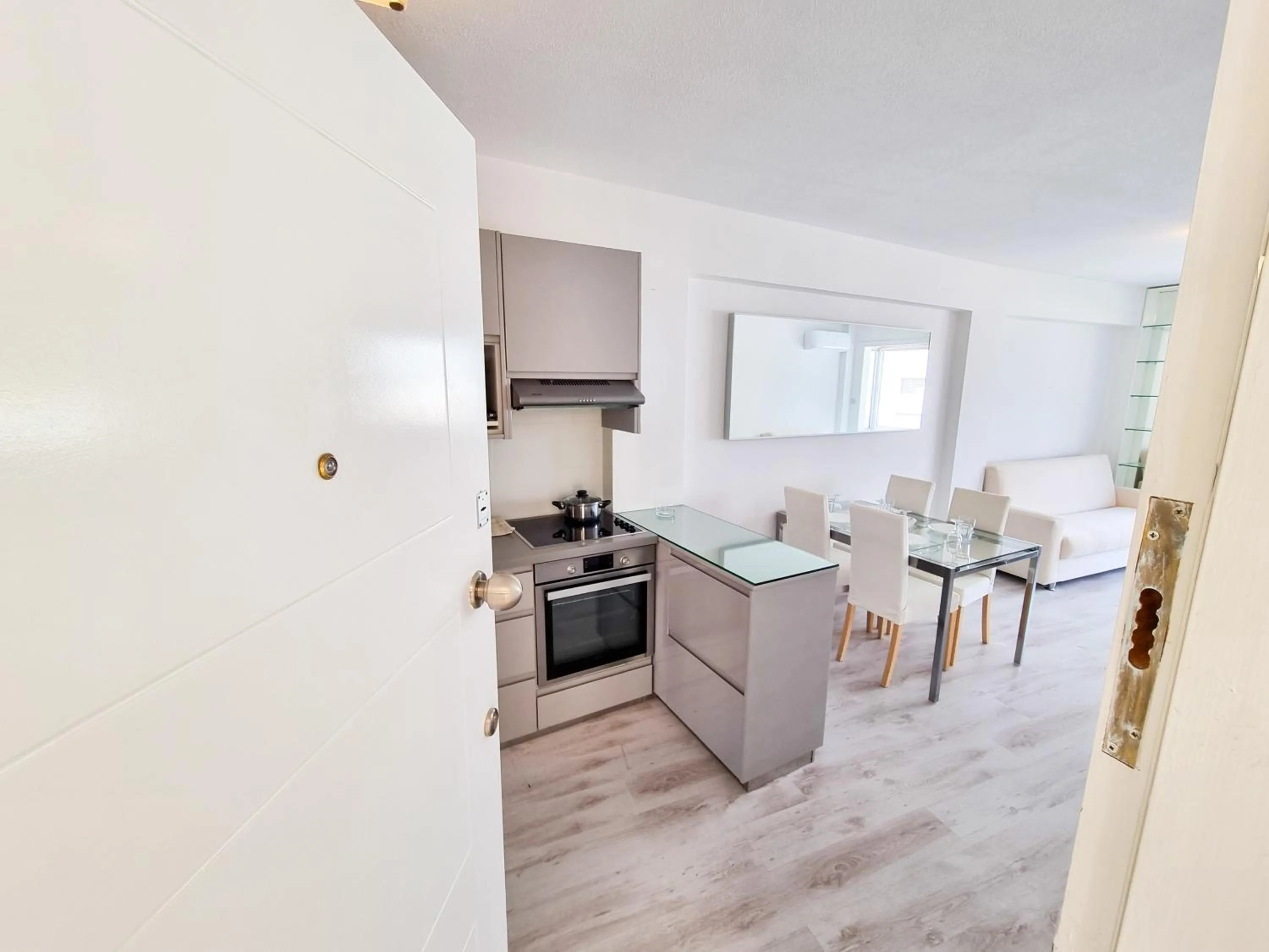 Facade/entrance in Cheer Up City Apartment, Near to the Finikoudes Beach