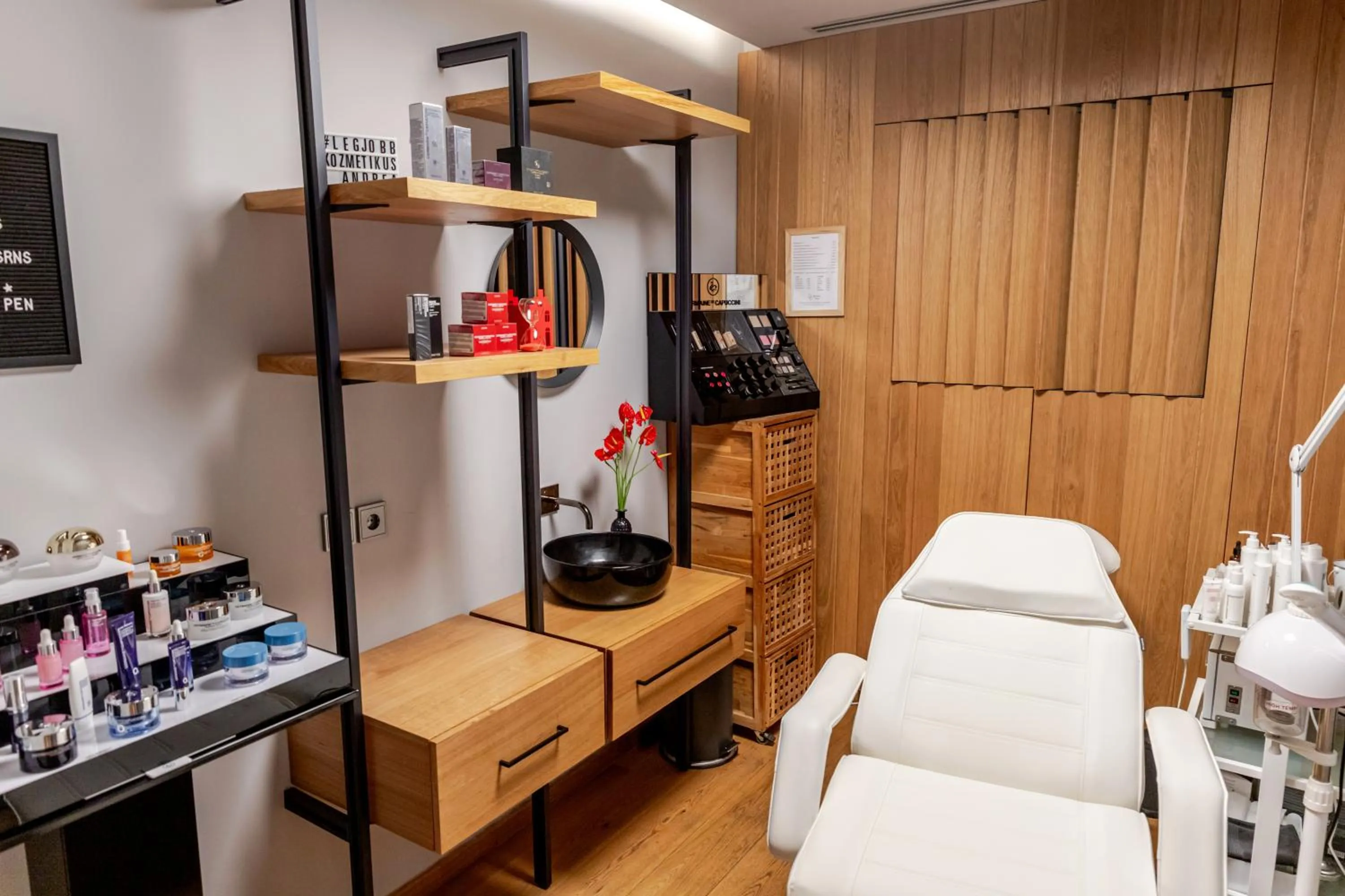 Area and facilities in Hotel Oktogon Haggenmacher by Continental Group