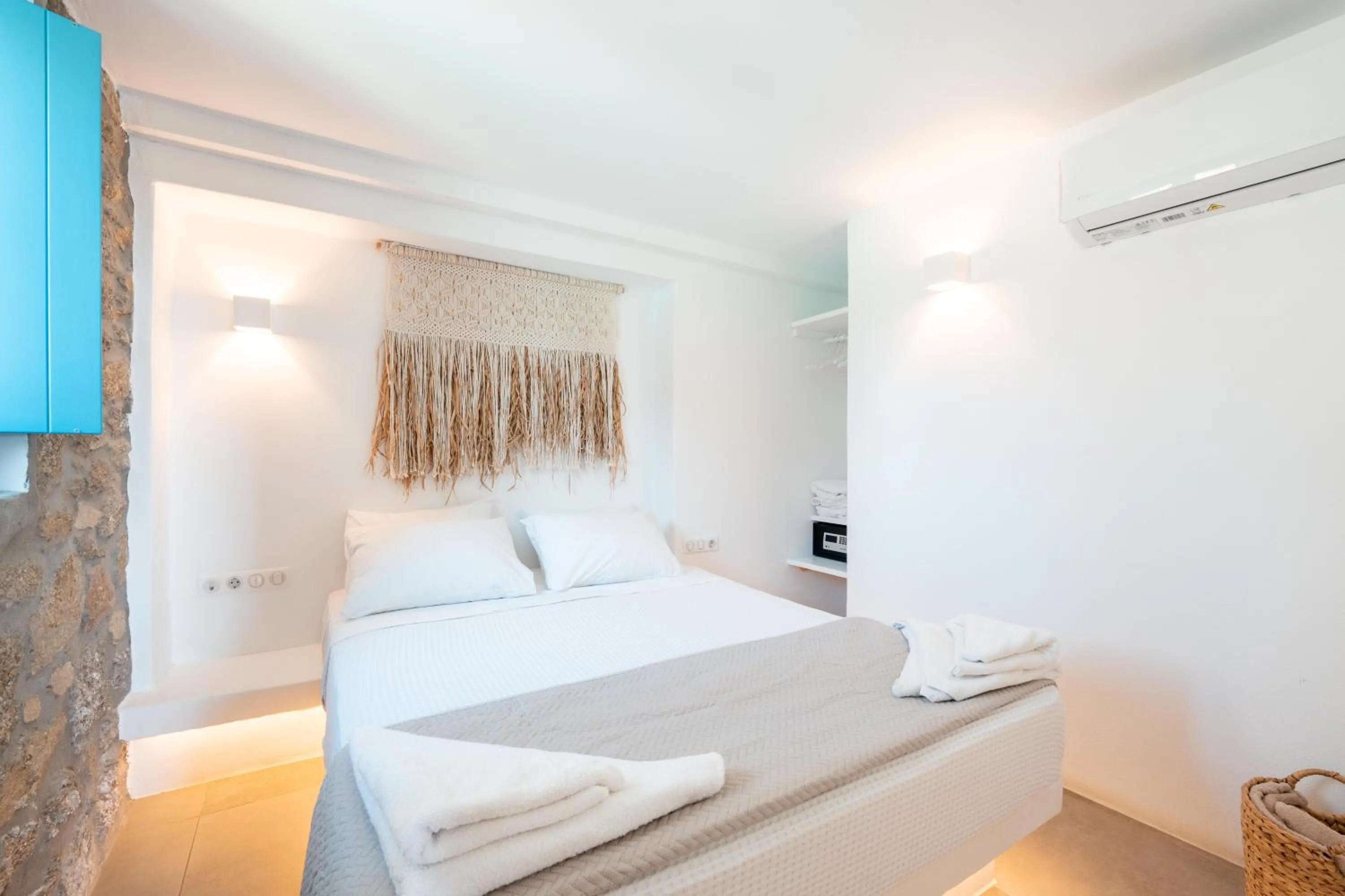 Bedroom, Bed in Anemela Villas & Suites Mykonos