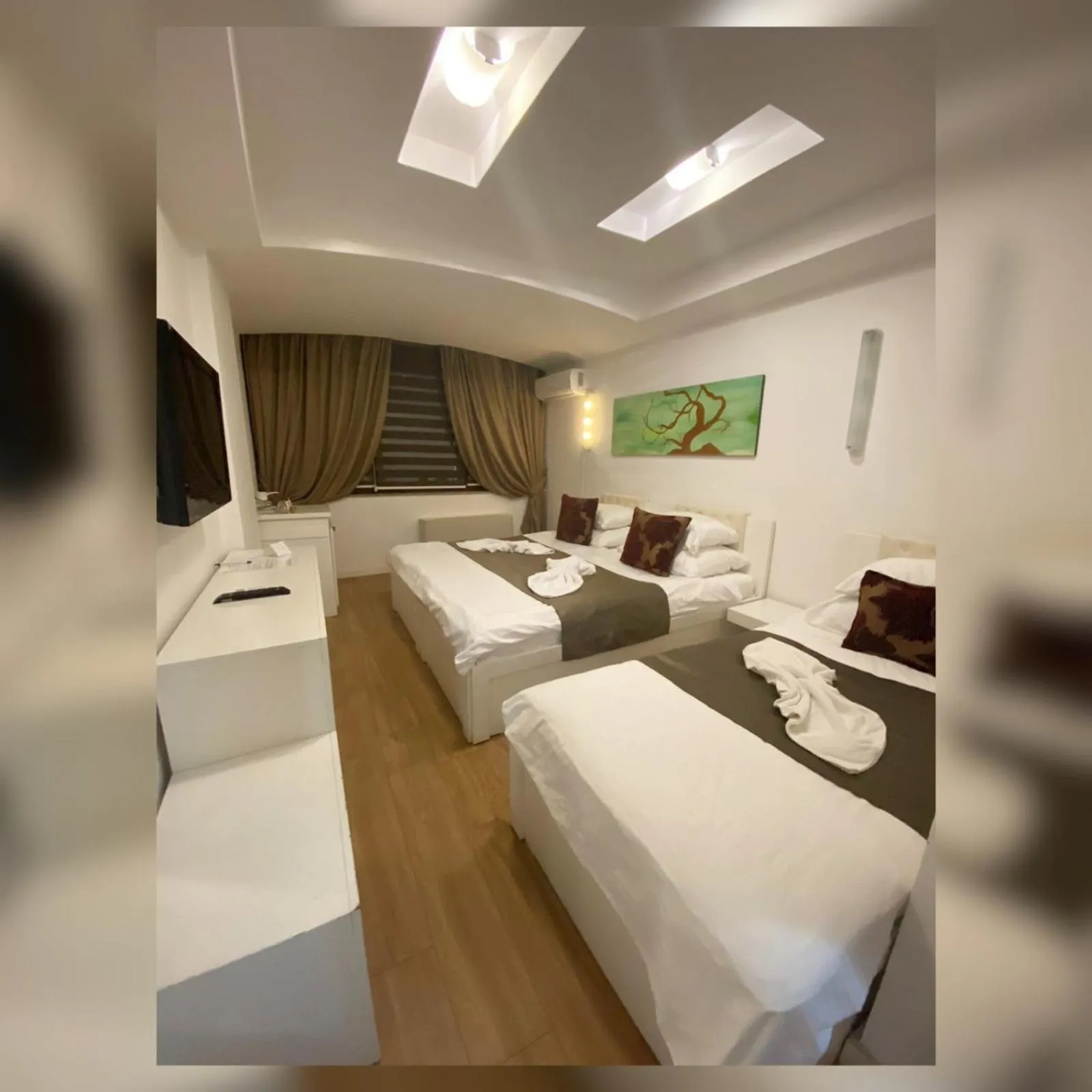 Bedroom, Bed in Theranda Hotel