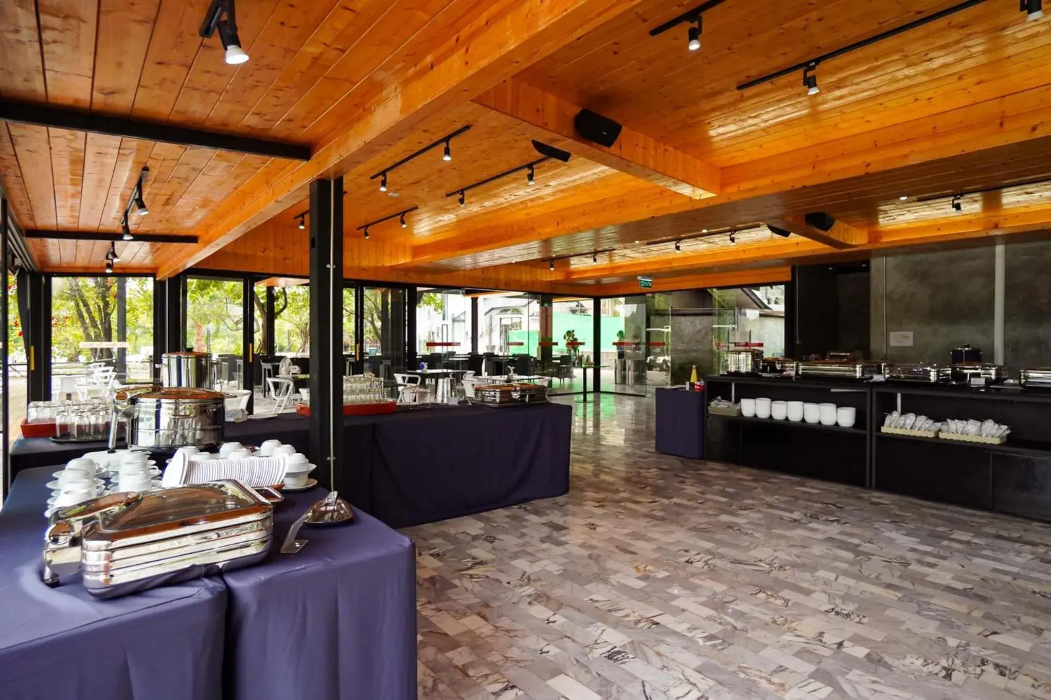 Food and drinks in The Grace Amphawa Food and drinks in The Grace Amphawa