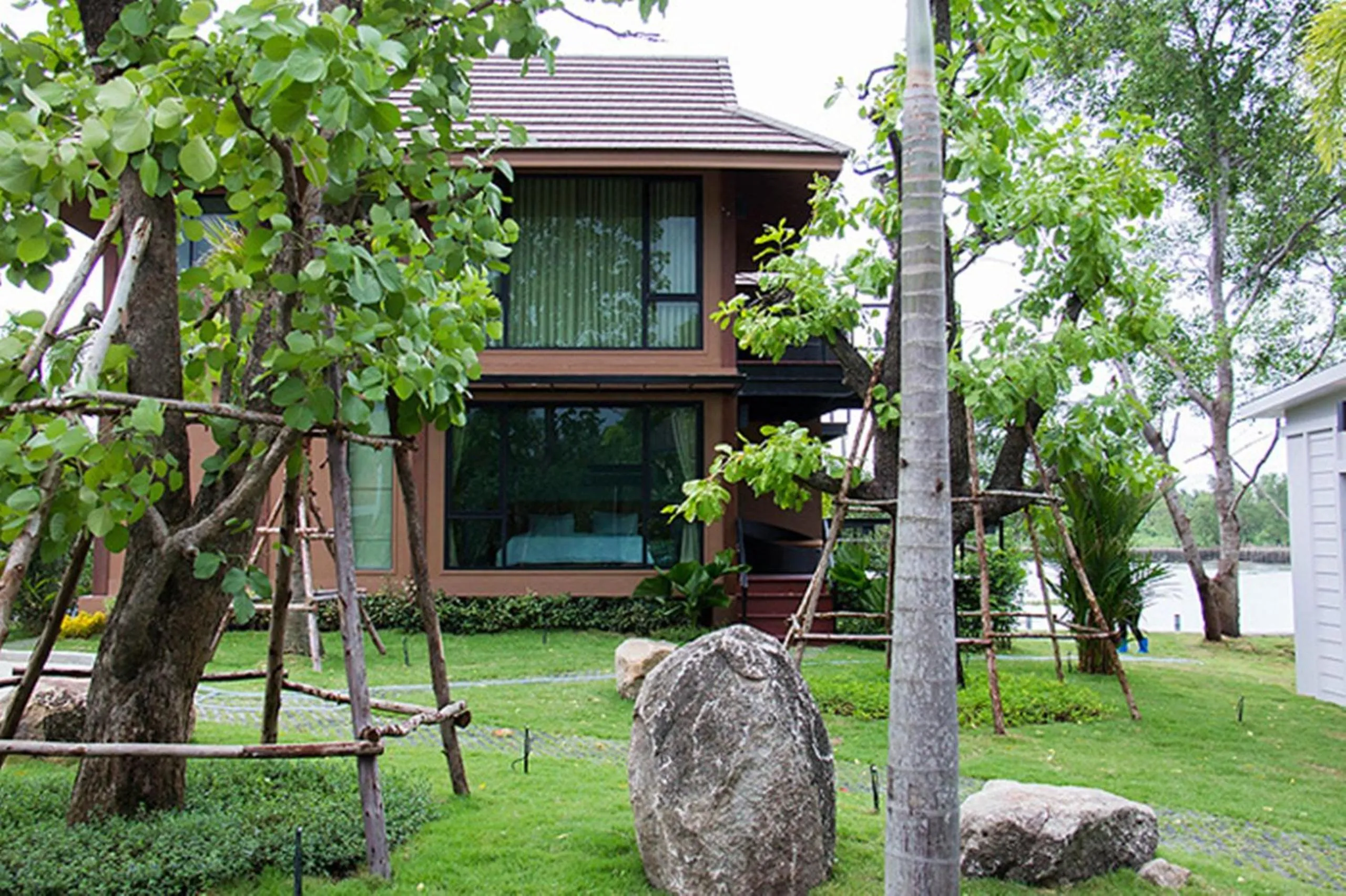 Facade/entrance in The Grace Amphawa