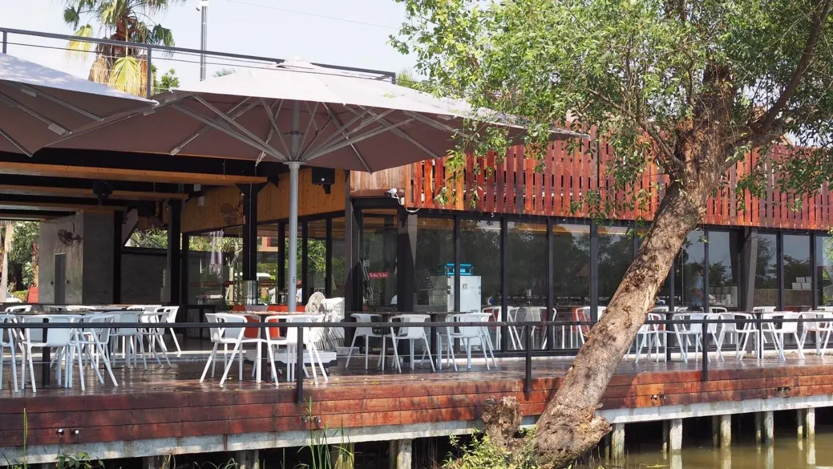 Restaurant/places to eat in The Grace Amphawa Restaurant/places to eat in The Grace Amphawa