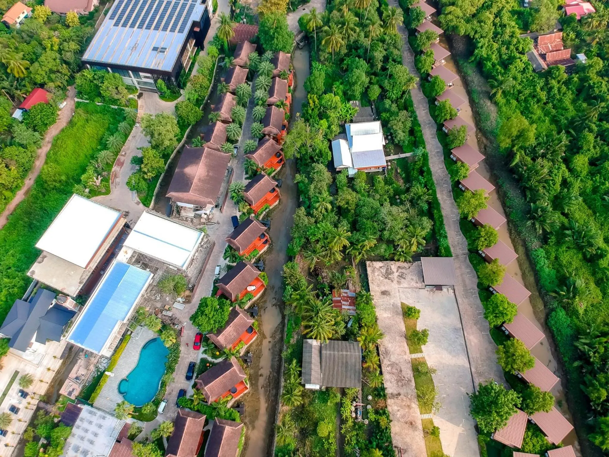 Inner courtyard view in The Grace Amphawa