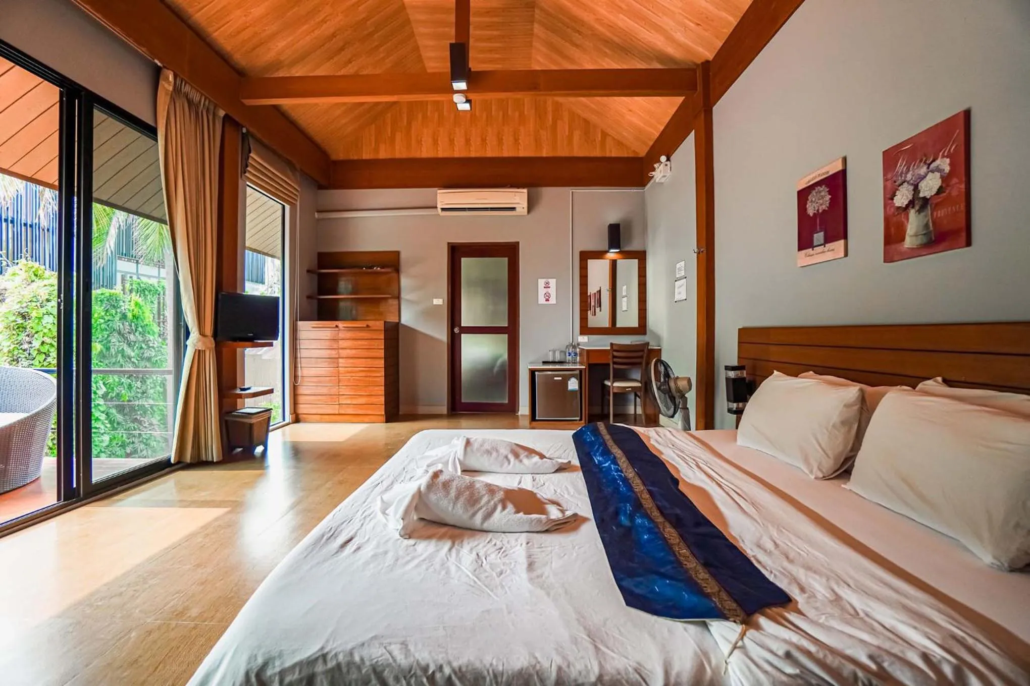 Bedroom, Bed in The Grace Amphawa