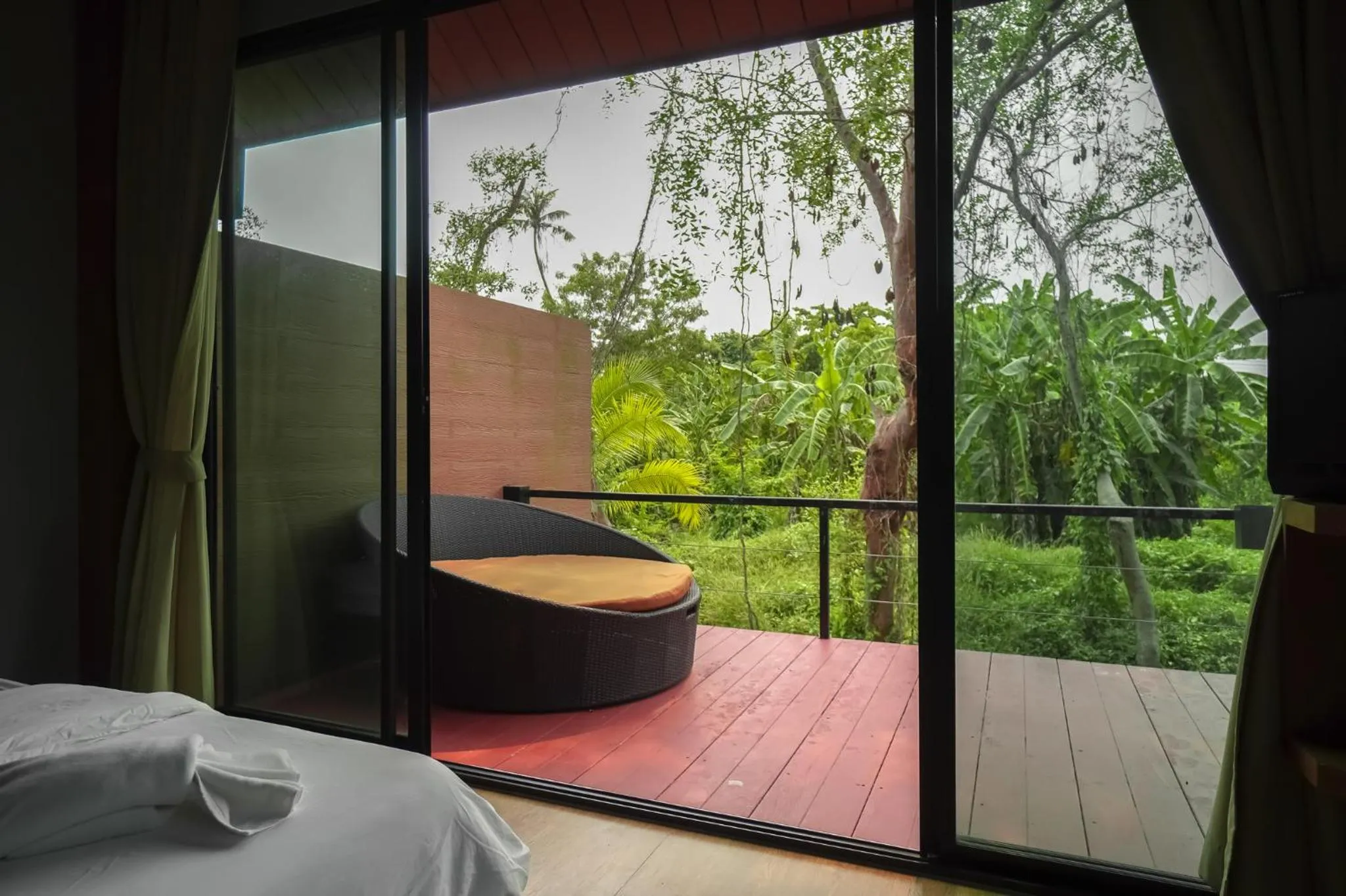 Balcony/Terrace, Bed in The Grace Amphawa