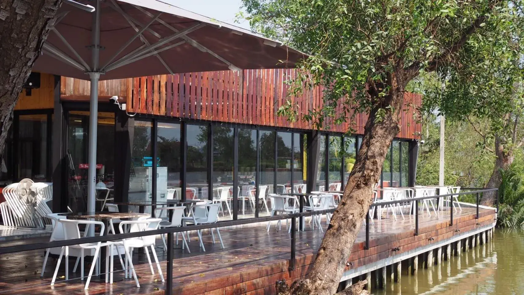 Restaurant/places to eat in The Grace Amphawa Restaurant/places to eat in The Grace Amphawa