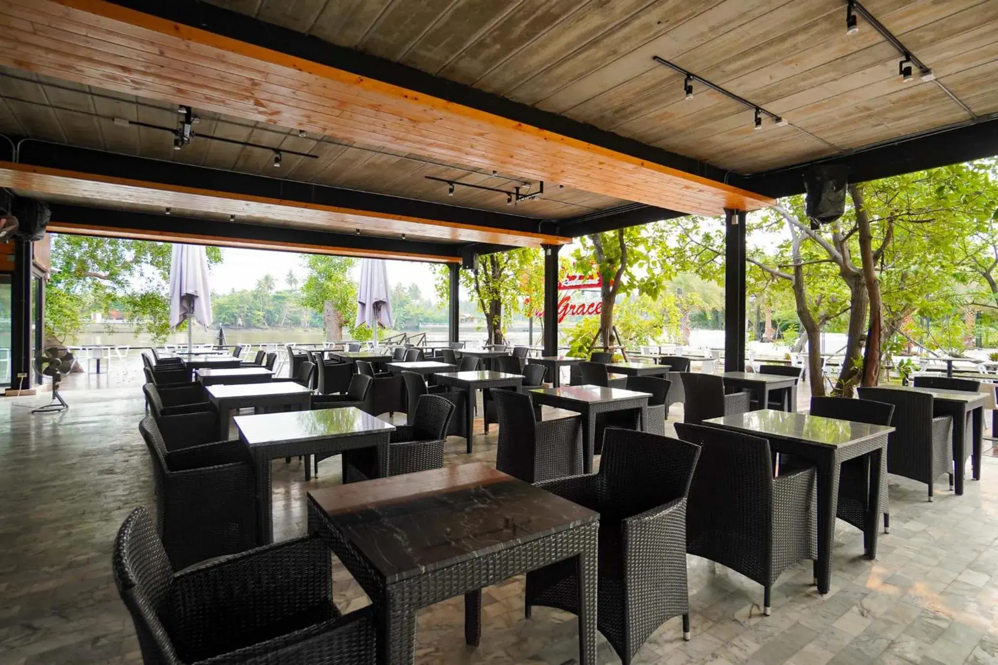 Restaurant/places to eat in The Grace Amphawa Restaurant/places to eat in The Grace Amphawa