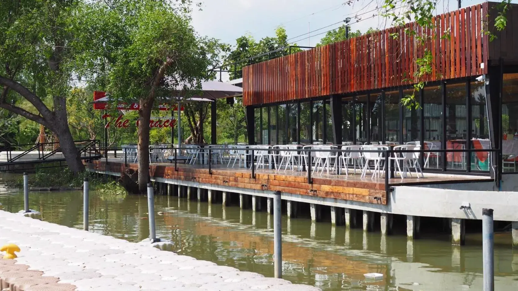 Restaurant/places to eat in The Grace Amphawa Restaurant/places to eat in The Grace Amphawa