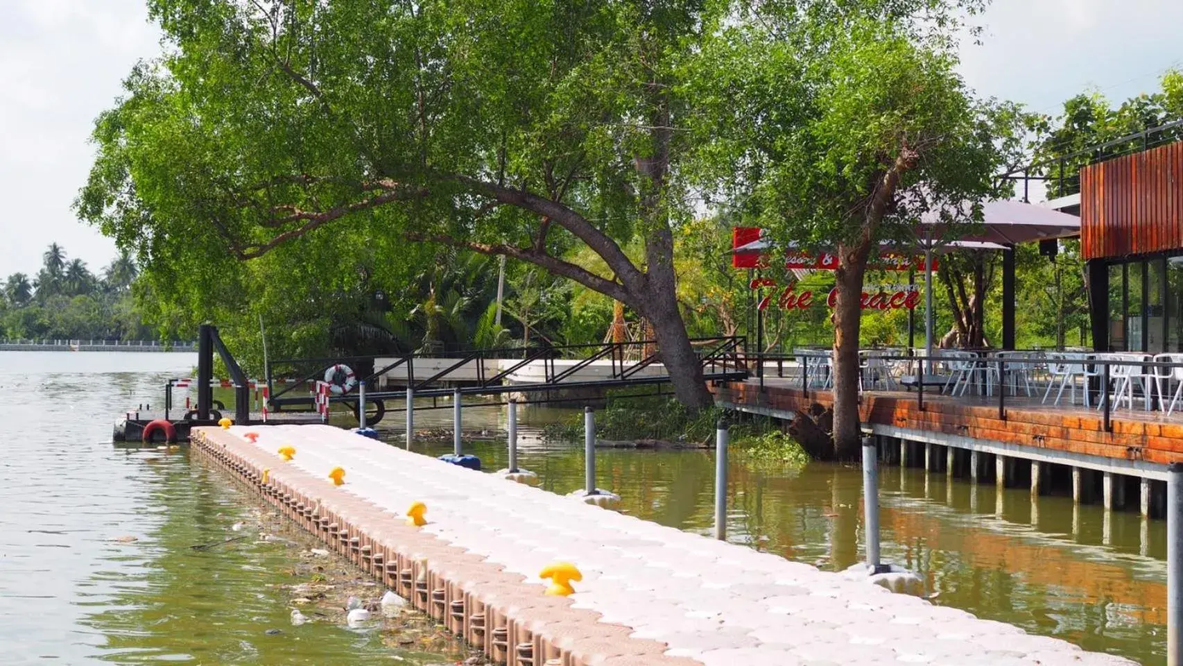 Restaurant/places to eat in The Grace Amphawa Restaurant/places to eat in The Grace Amphawa