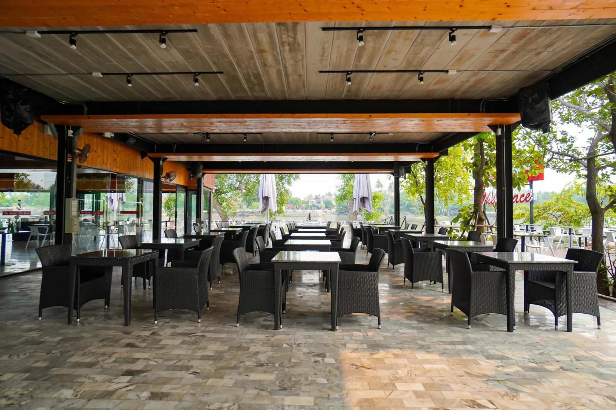 Restaurant/places to eat in The Grace Amphawa