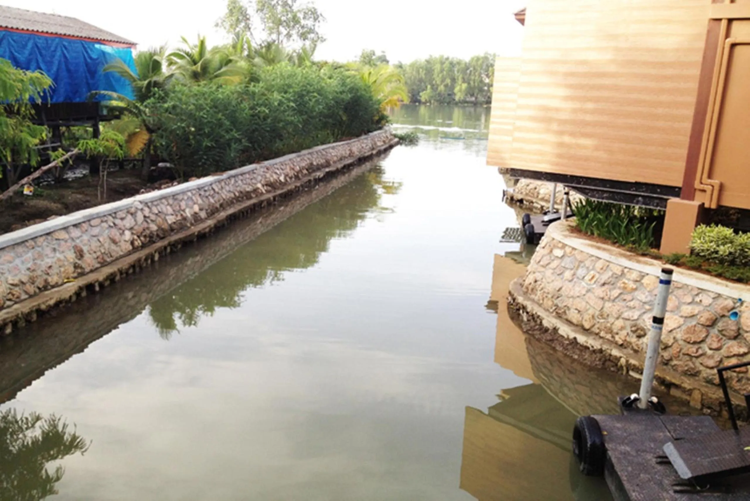 Facade/entrance in The Grace Amphawa