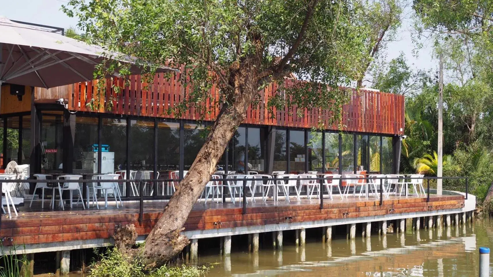 Restaurant/places to eat in The Grace Amphawa Restaurant/places to eat in The Grace Amphawa