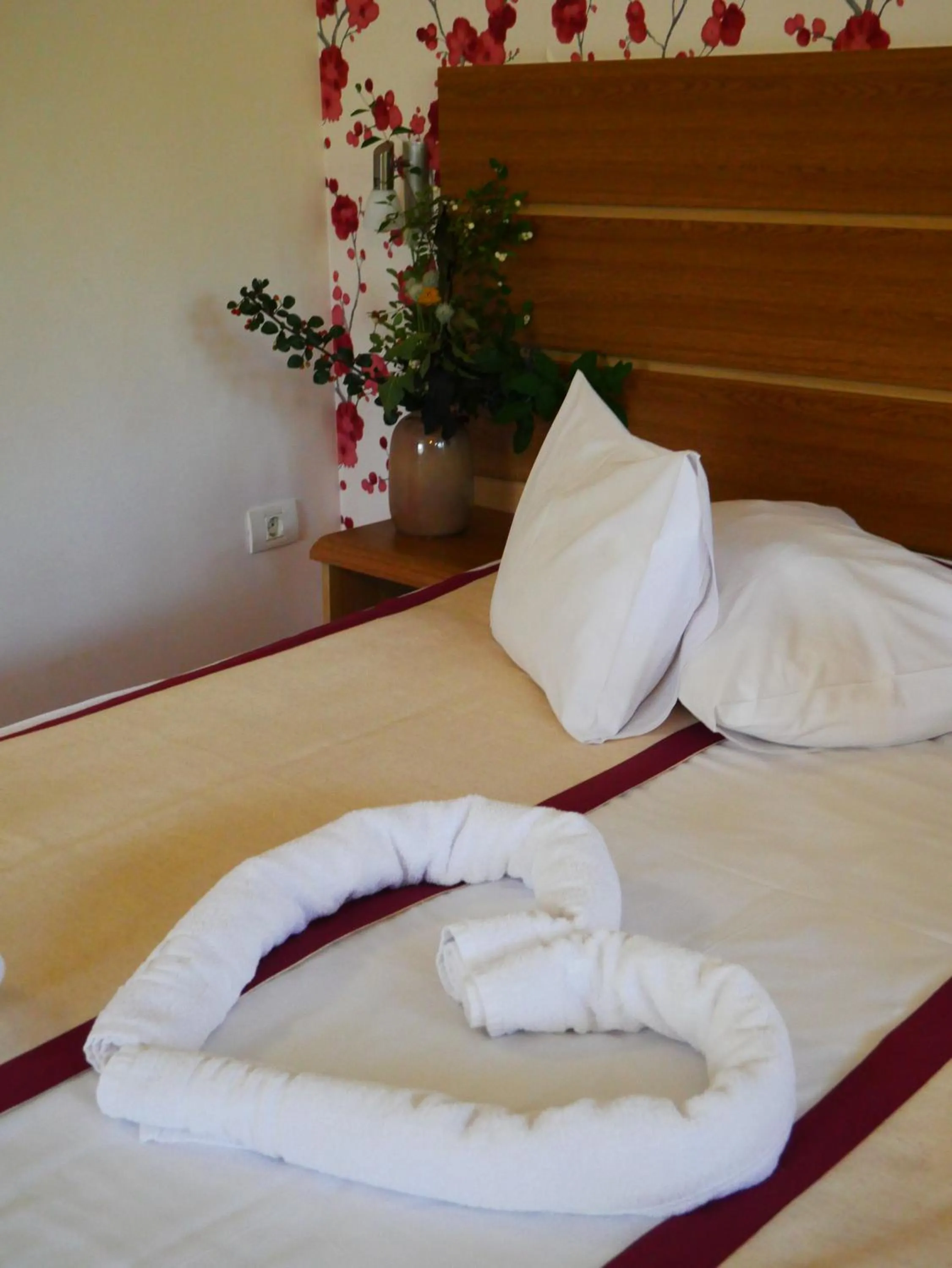 Bed in Hotel Carpați