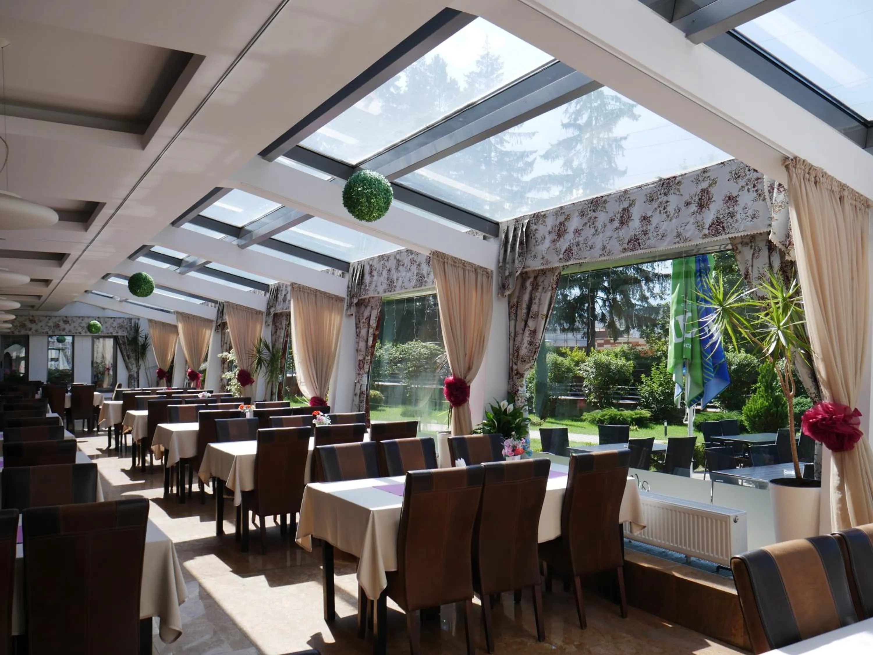 Restaurant/places to eat in Hotel Carpați