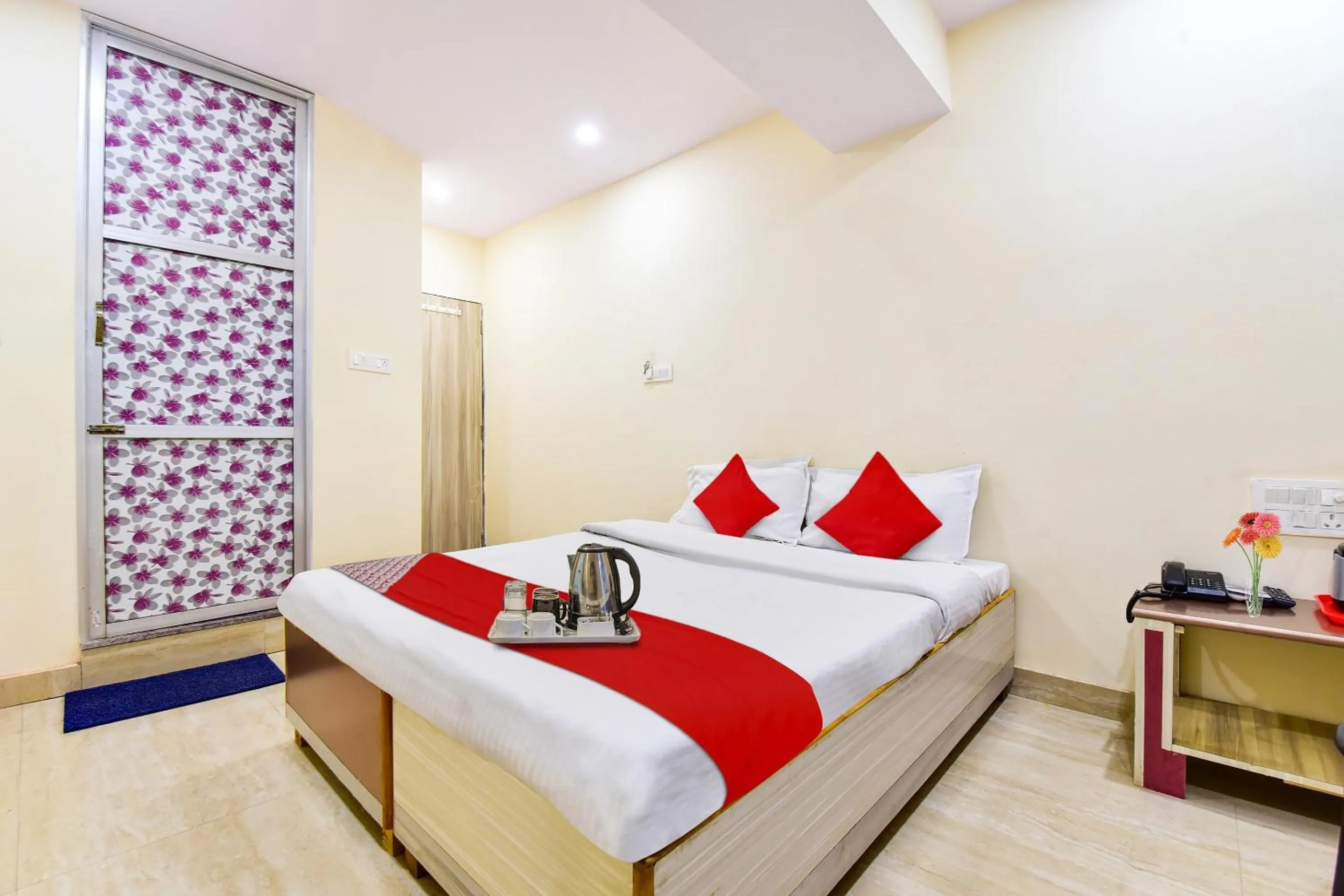 Bedroom, Bed in Super Hotel O Tourist Residency