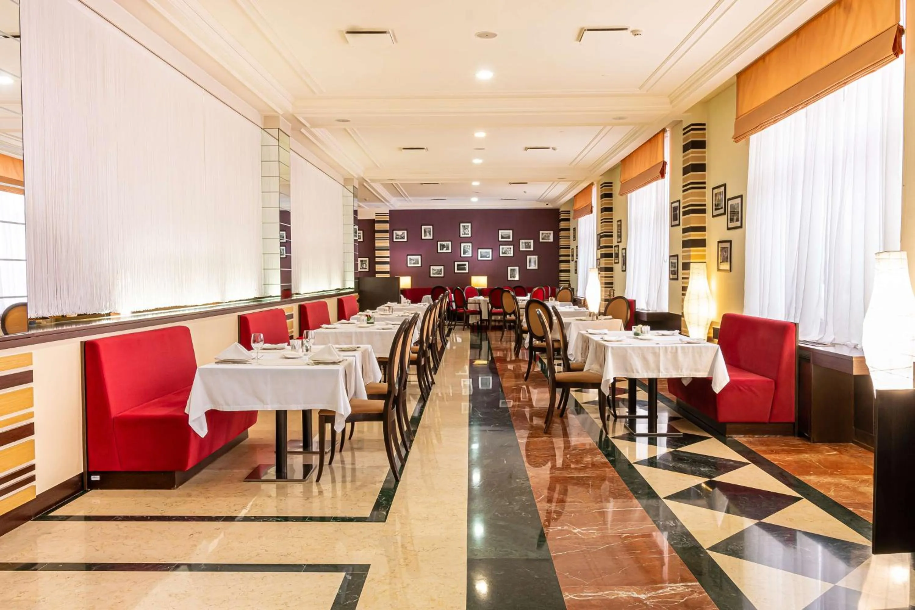 Restaurant/places to eat in Radisson Hotel Astana