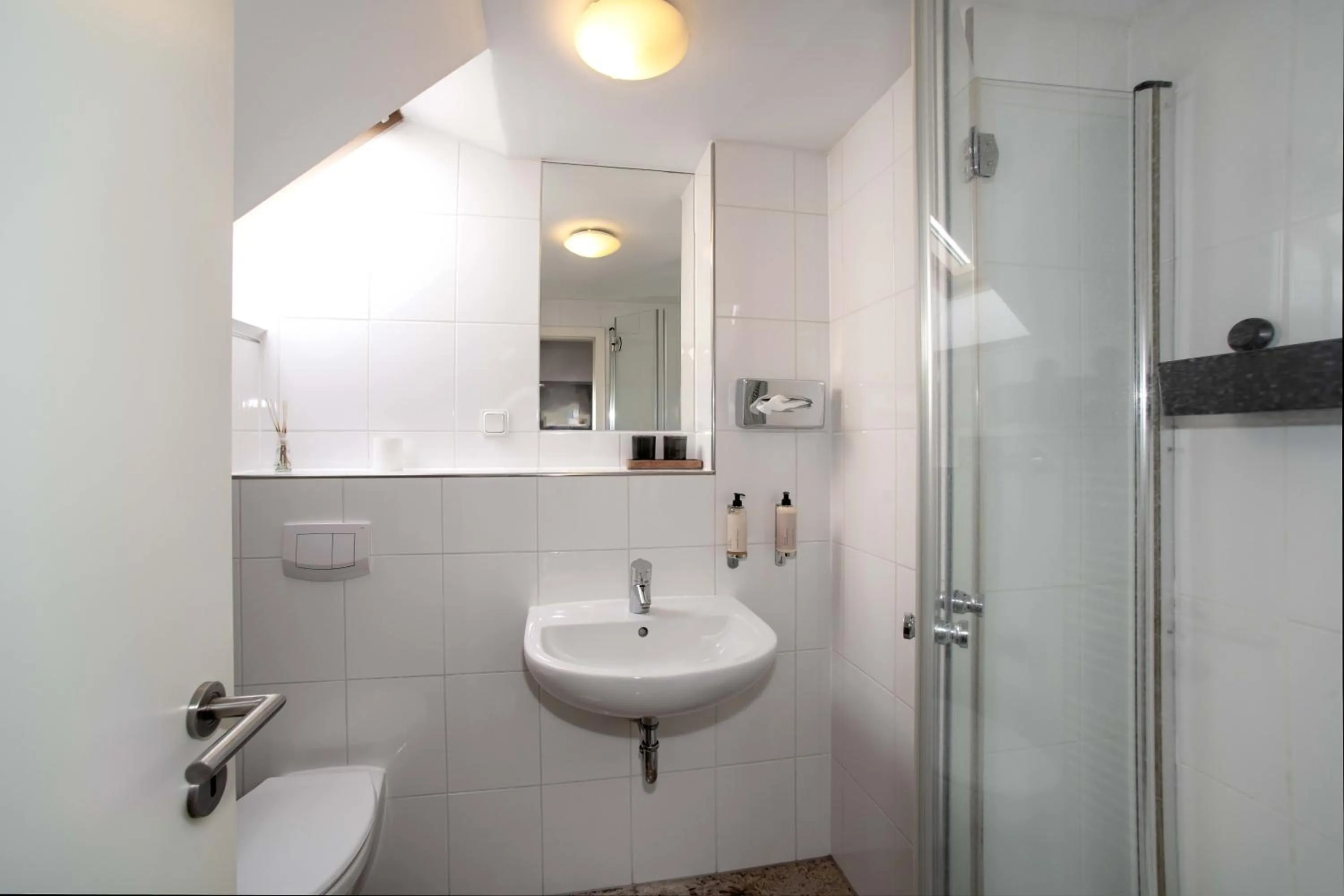 Shower in Hotel Fuchs "Life-Style mit Night-Life"