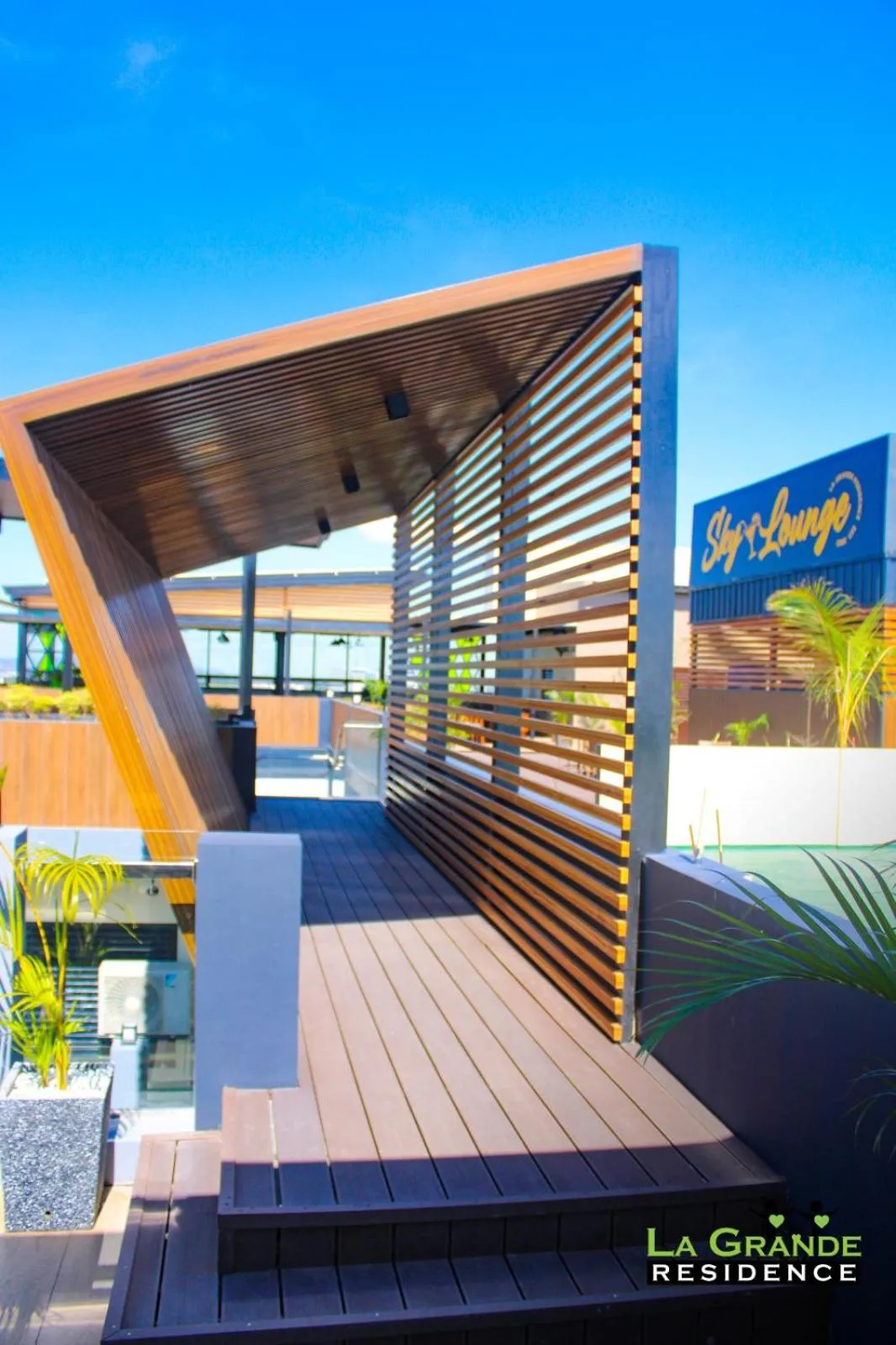 Day in La Grande Residence