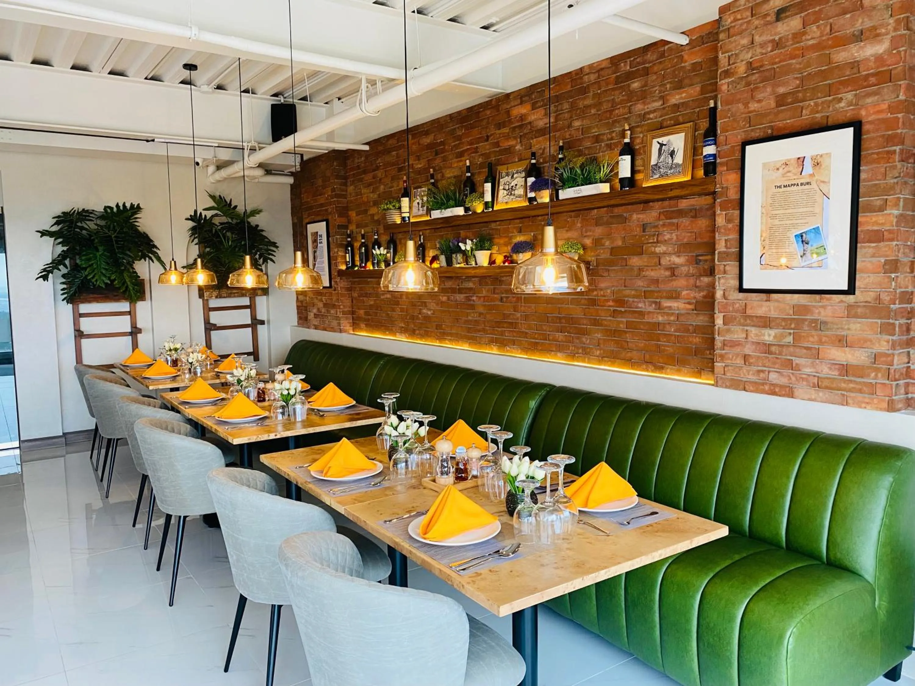 Restaurant/places to eat in La Grande Residence