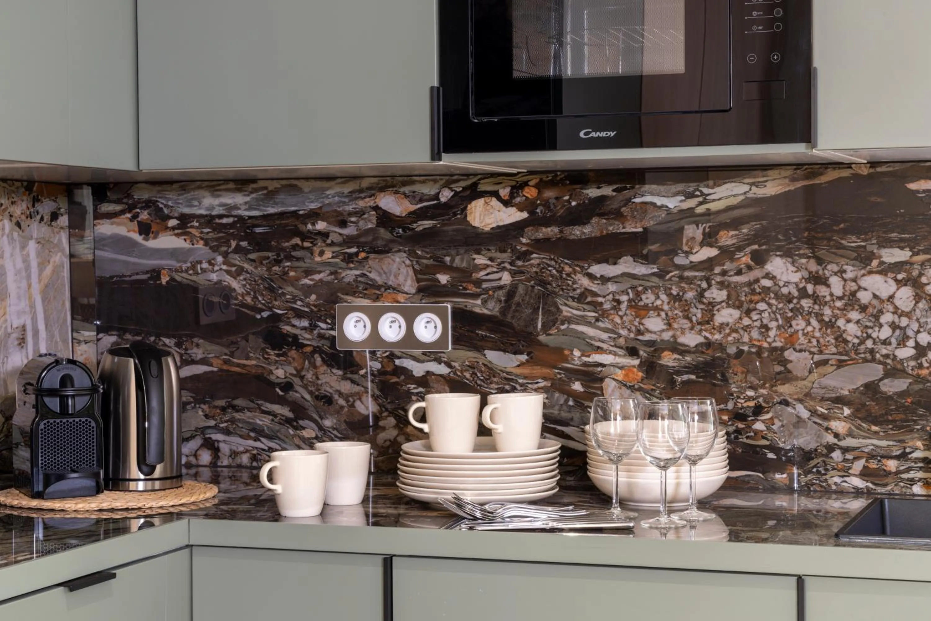 Kitchen or kitchenette in Yuna Saint-Honoré - Serviced Apartments