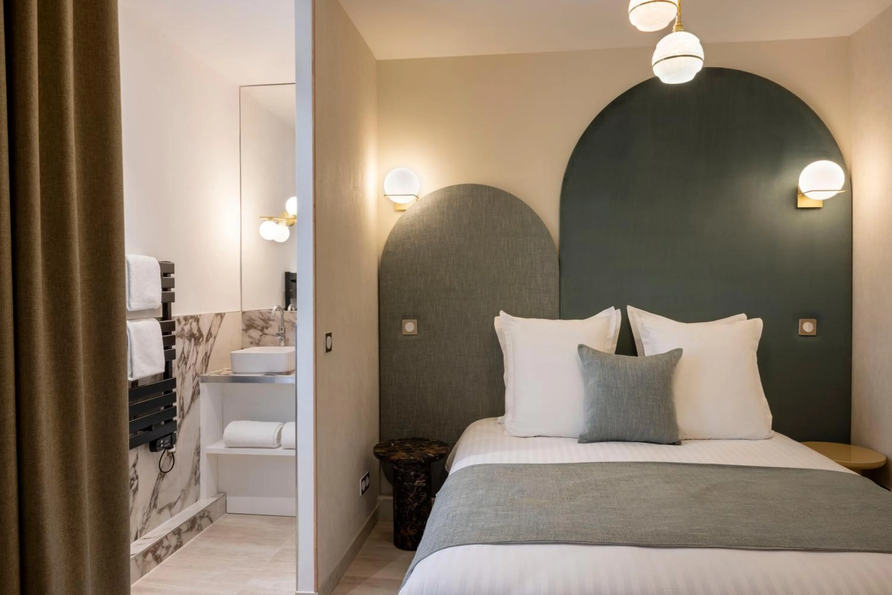 Bedroom, Bed in Yuna Saint-Honoré - Serviced Apartments