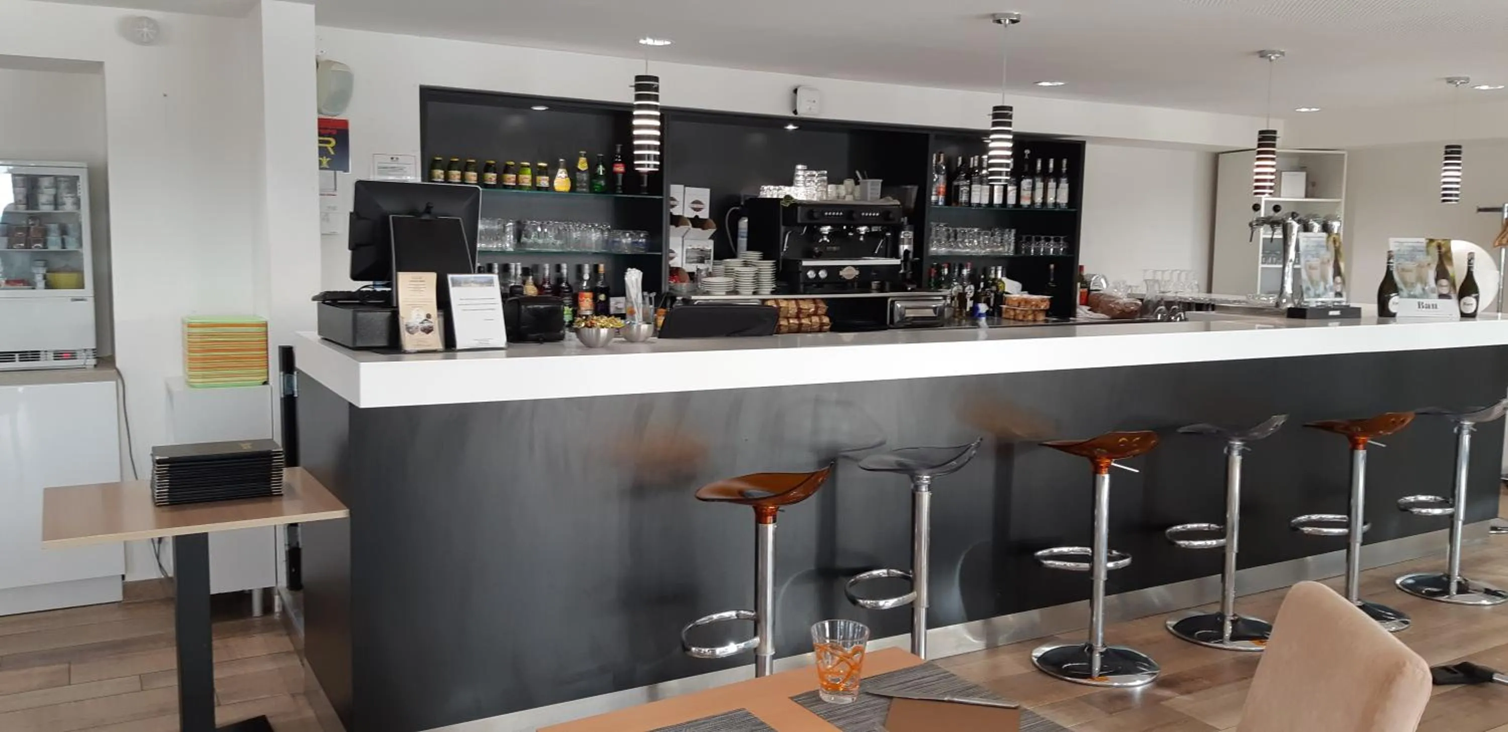 Drinks in Studio à Deux Pas d'Aix