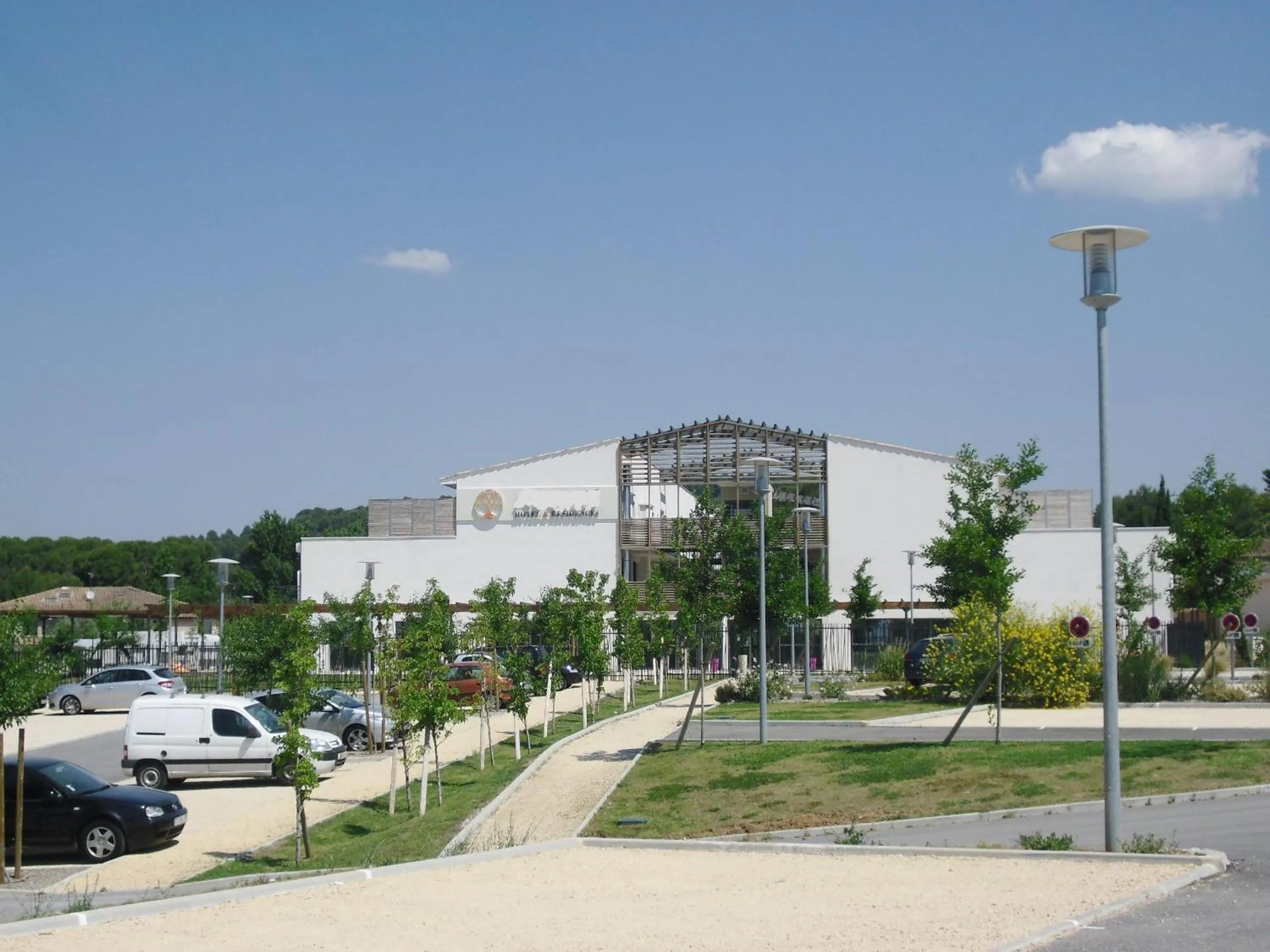 Property building in Studio à Deux Pas d'Aix