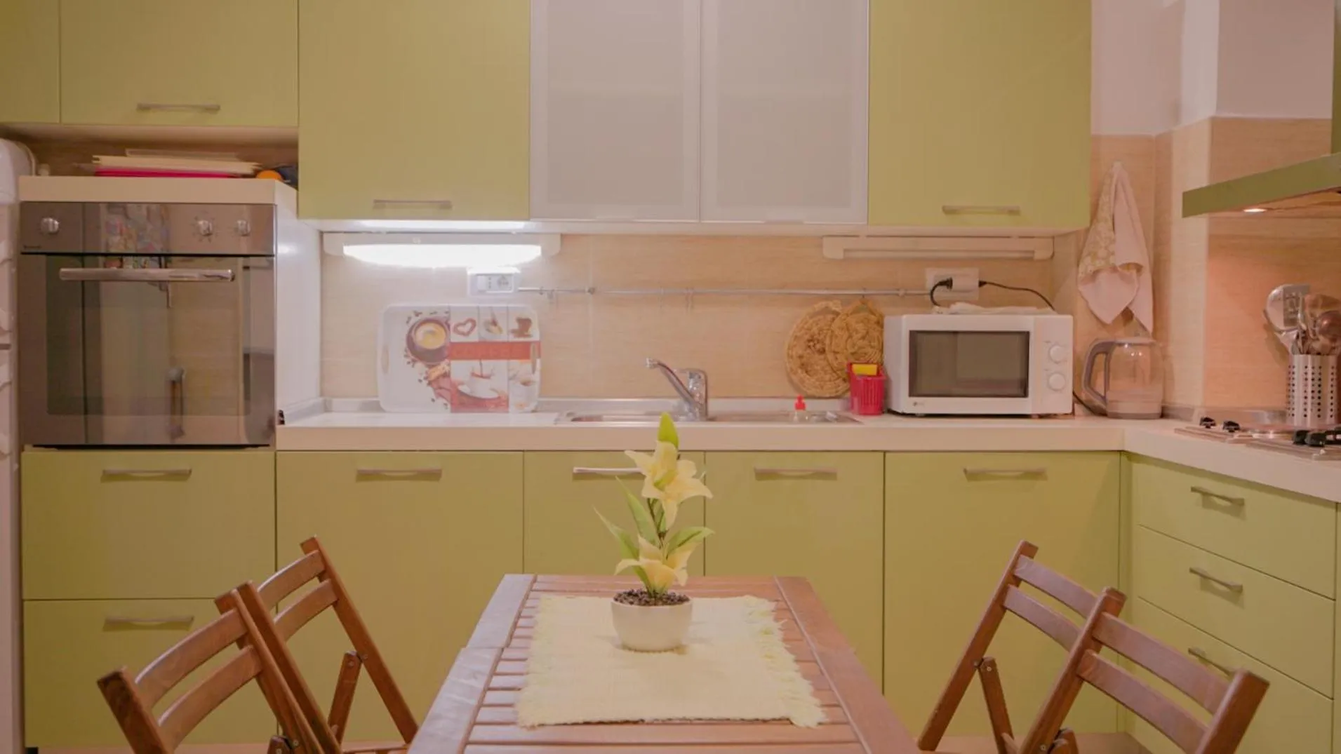 Kitchen or kitchenette in FREEDOM HOSTEL
