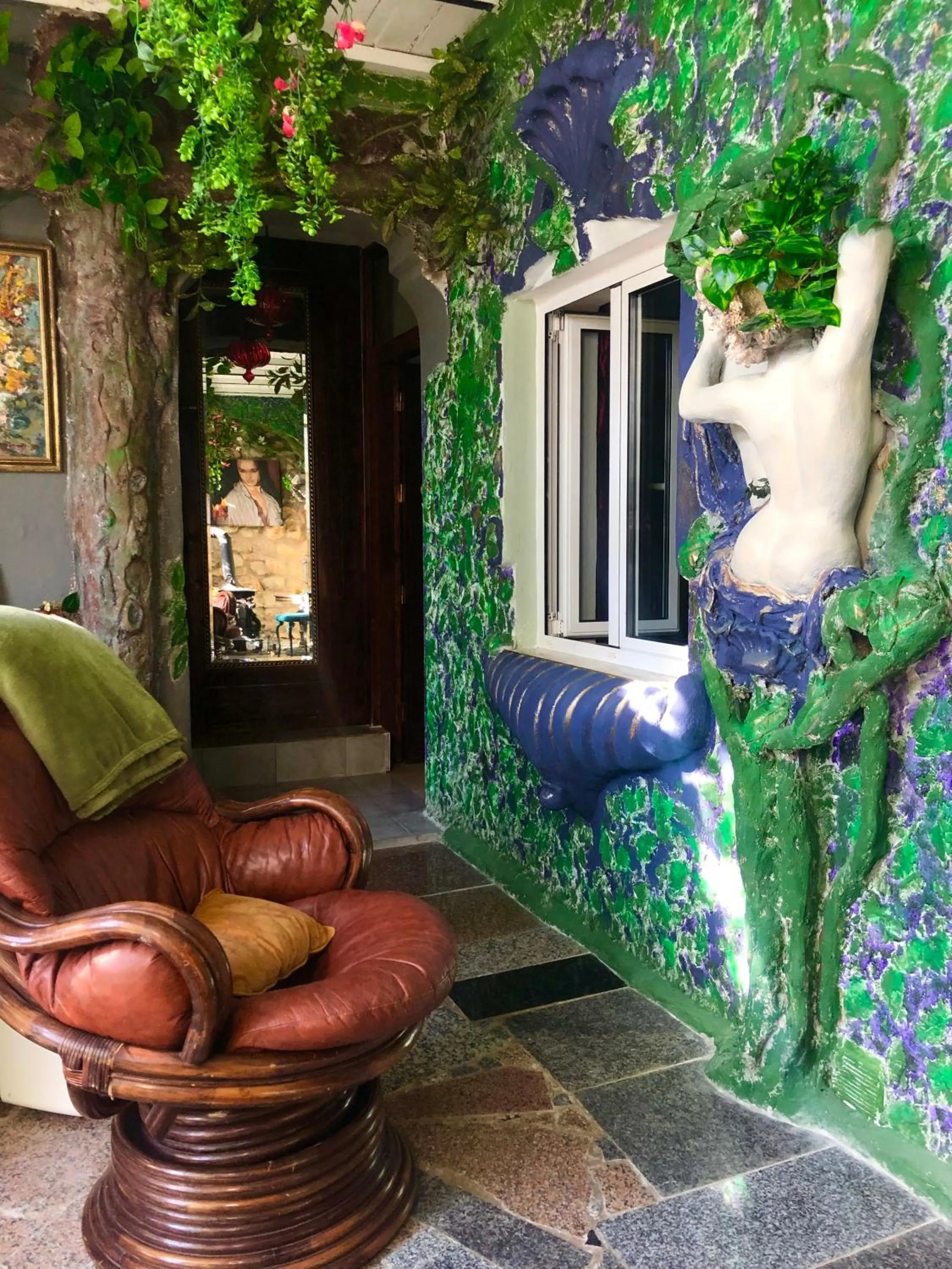 House Sleeps 4 with Private Garden