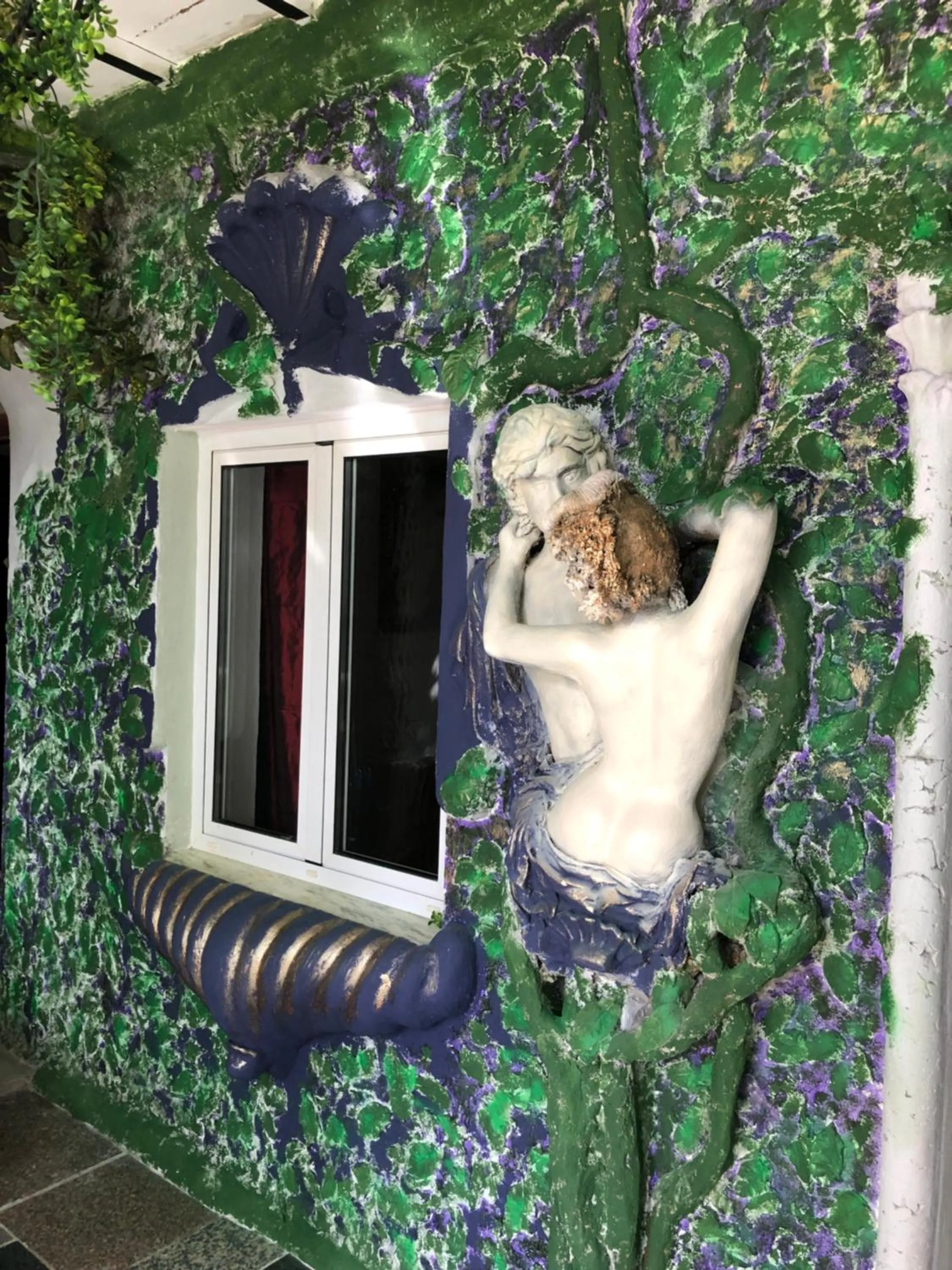 House Sleeps 4 with Private Garden