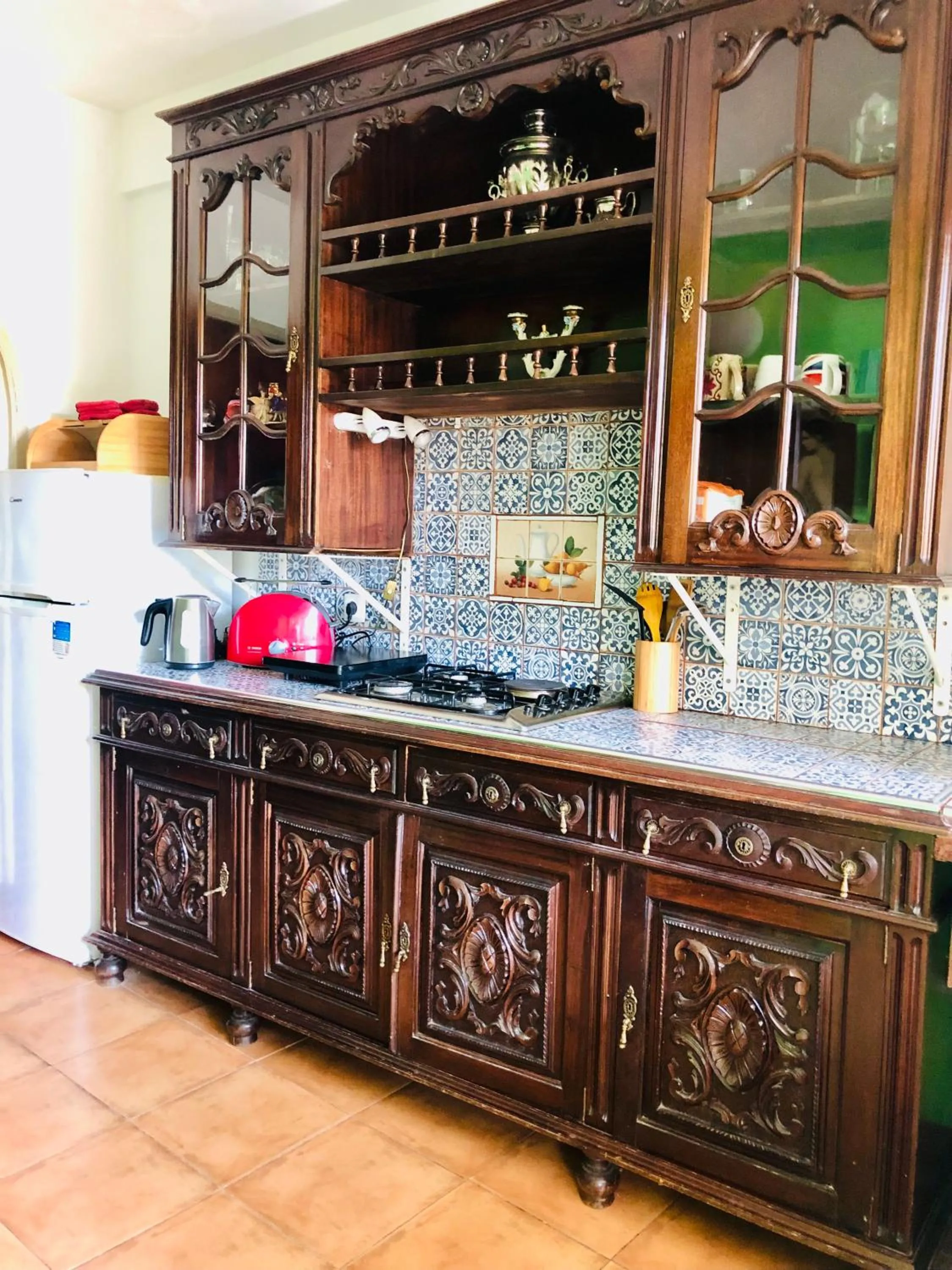 Kitchen or kitchenette in House Sleeps 4 with Private Garden
