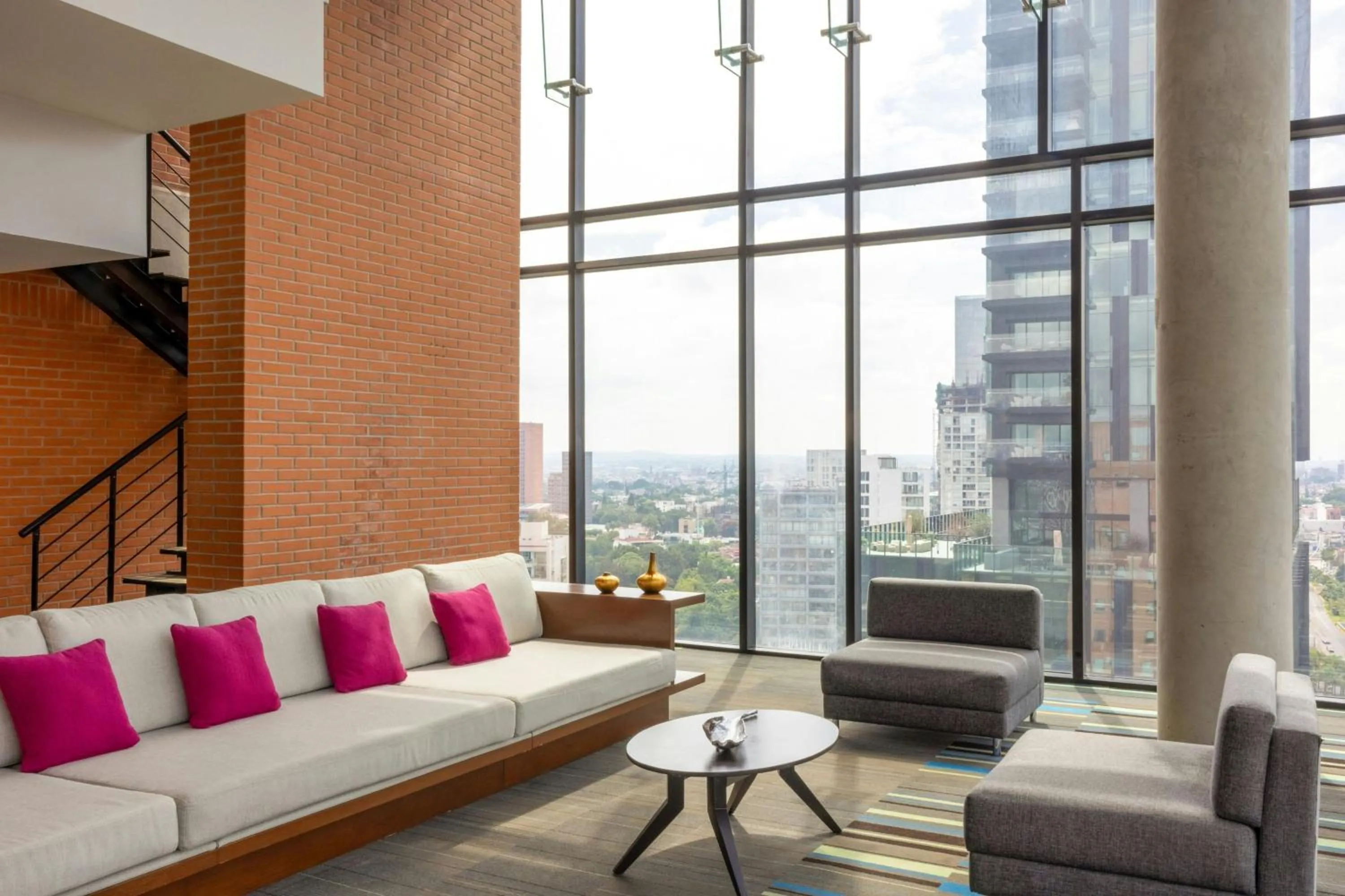 Living room in Hotel Guadalajara Country Club by HNF