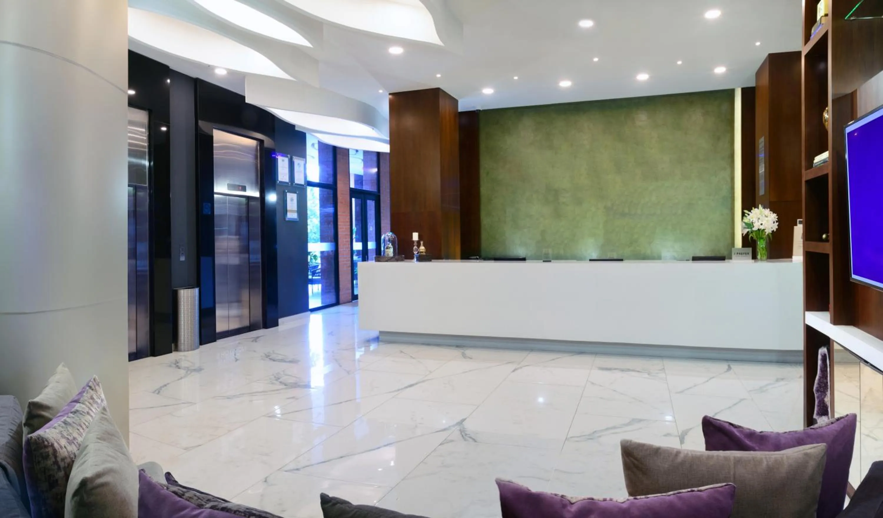 Lobby or reception in Hotel Guadalajara Country Club by HNF