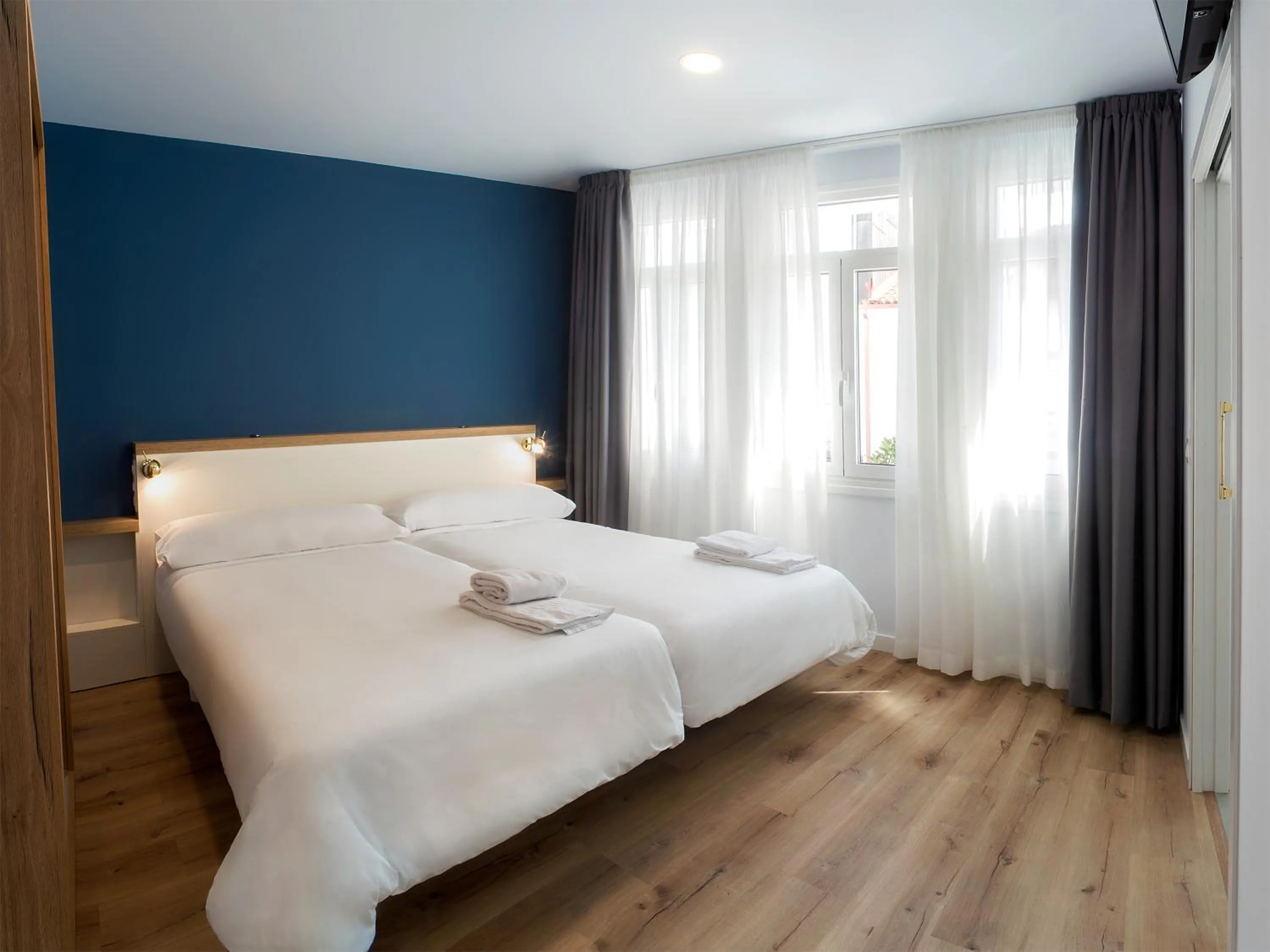 Twin Room with Private Bathroom - single occupancy in Casa do cabo