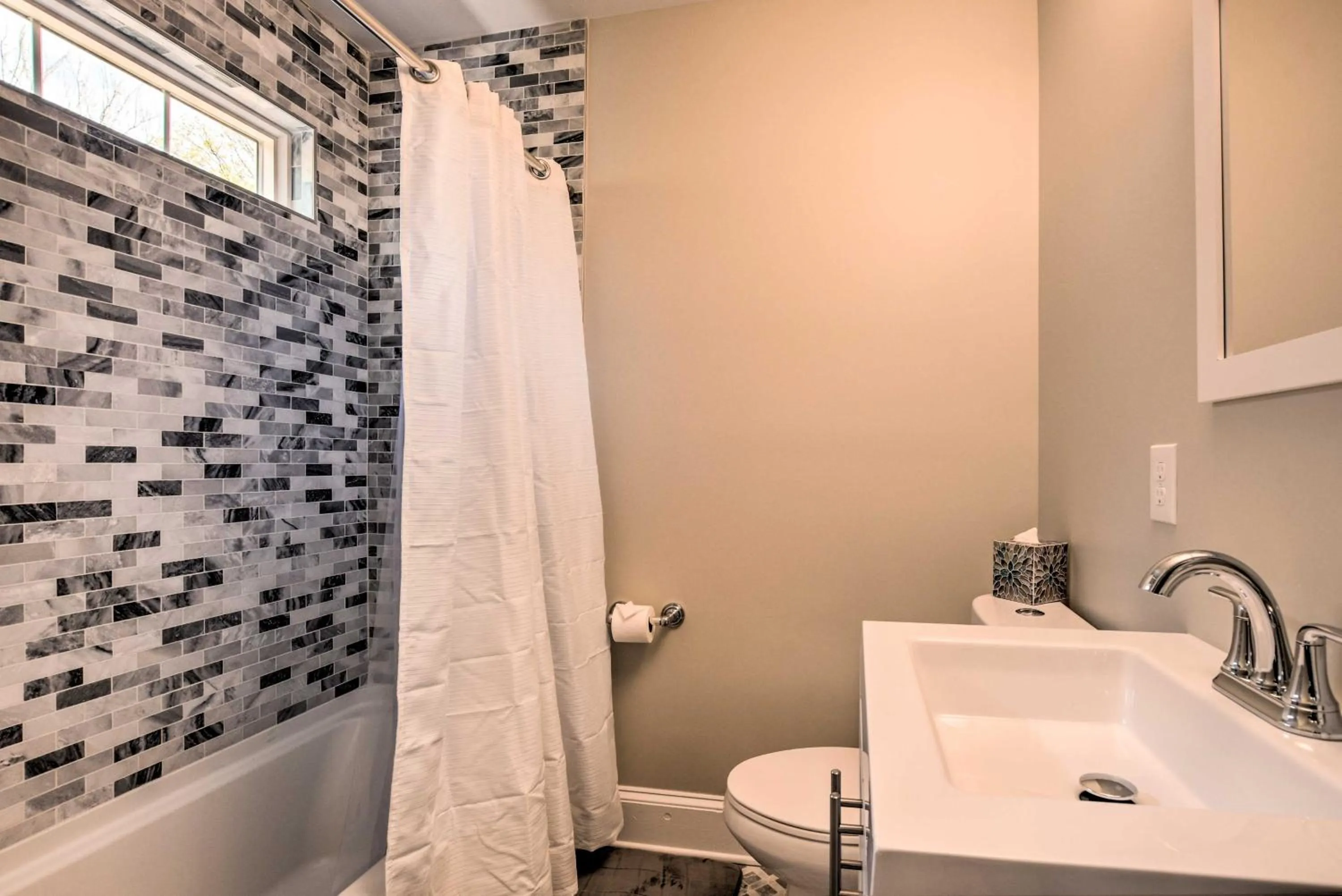 Ideally Located Penne Place with Deck and Grill