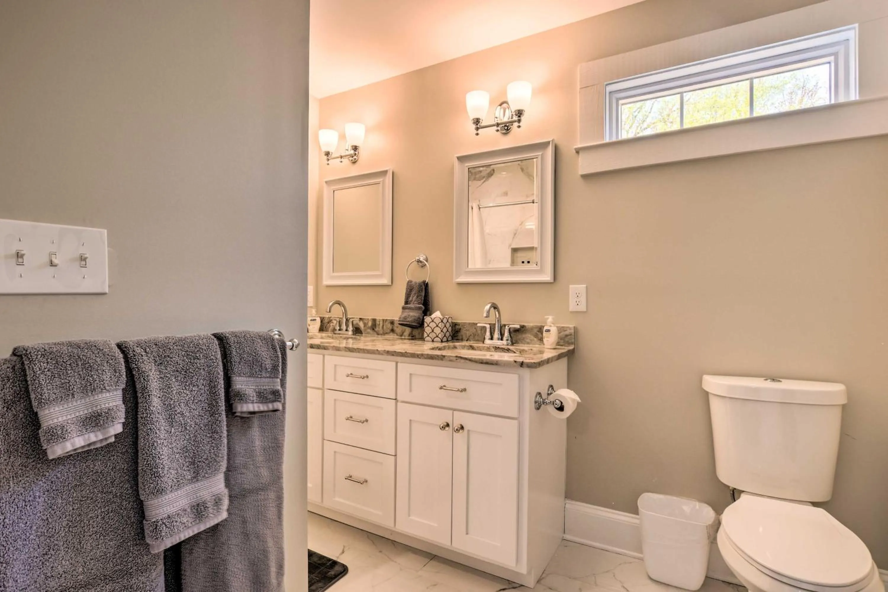 Ideally Located Penne Place with Deck and Grill