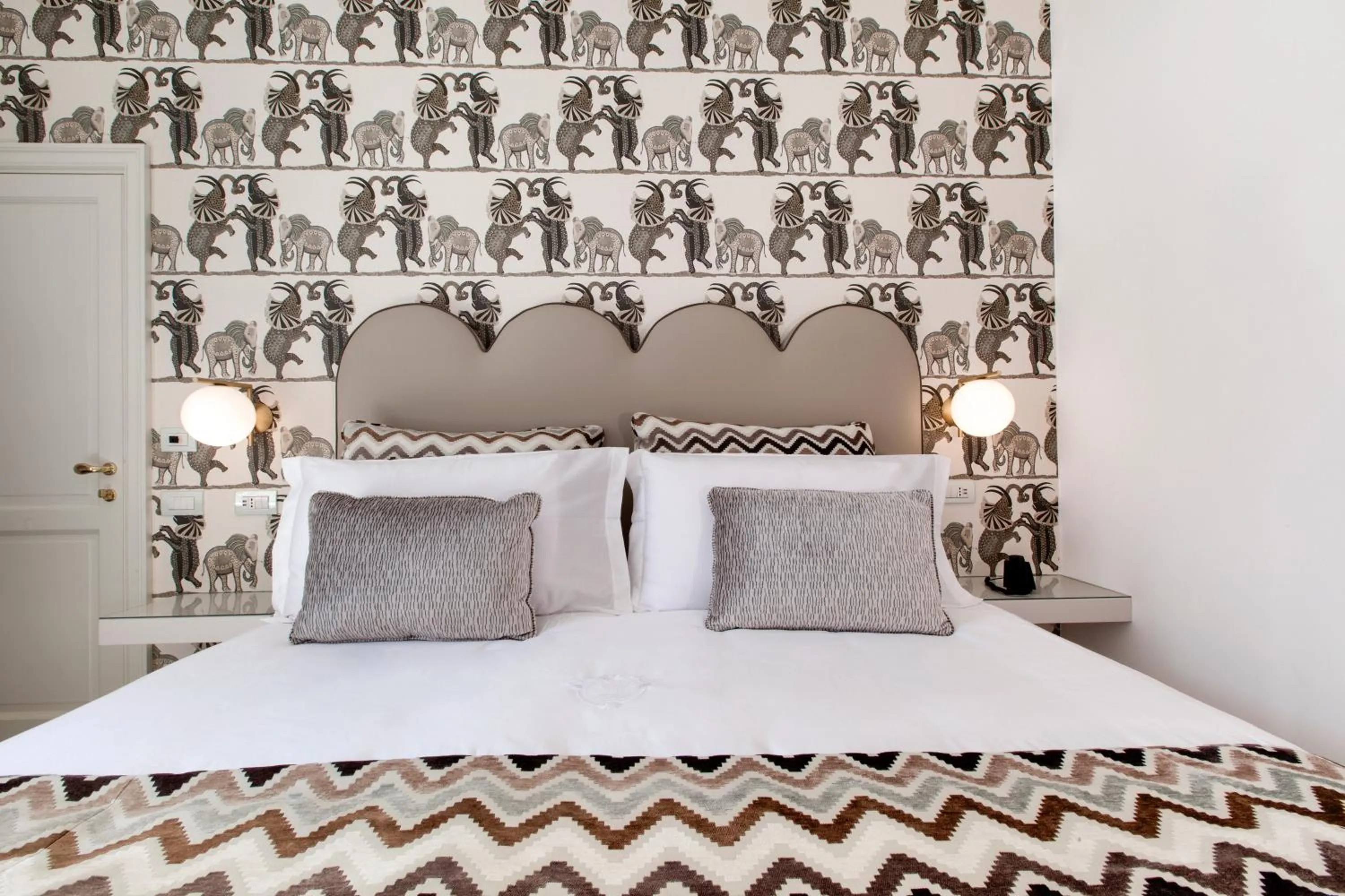 Bed in Relais Villa Savarese